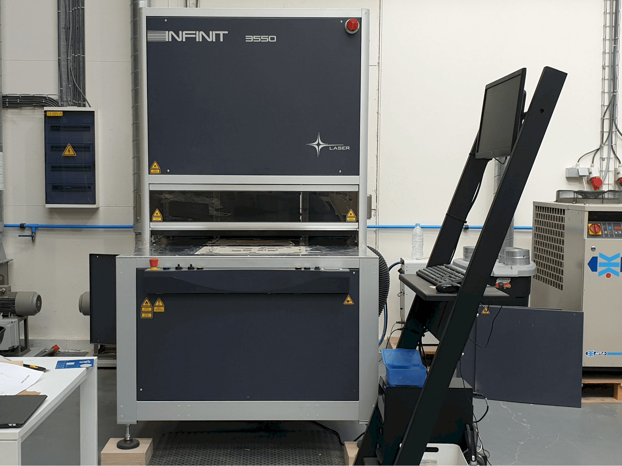 Vista Frontal da SEI Laser INFINITY 3550 máquina