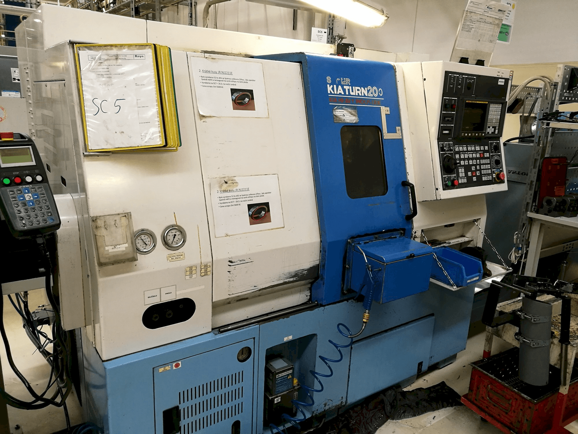 Vista Frontal da Kia Super Kia Turn 200 máquina