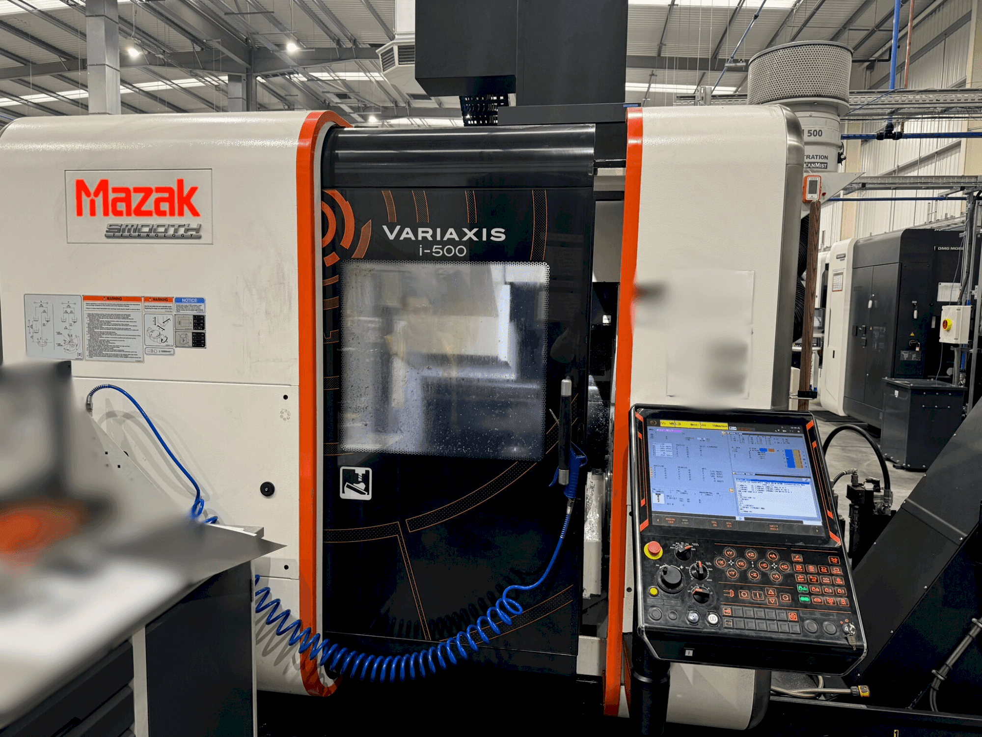 Vista Frontal da Mazak Variaxis i-500 máquina