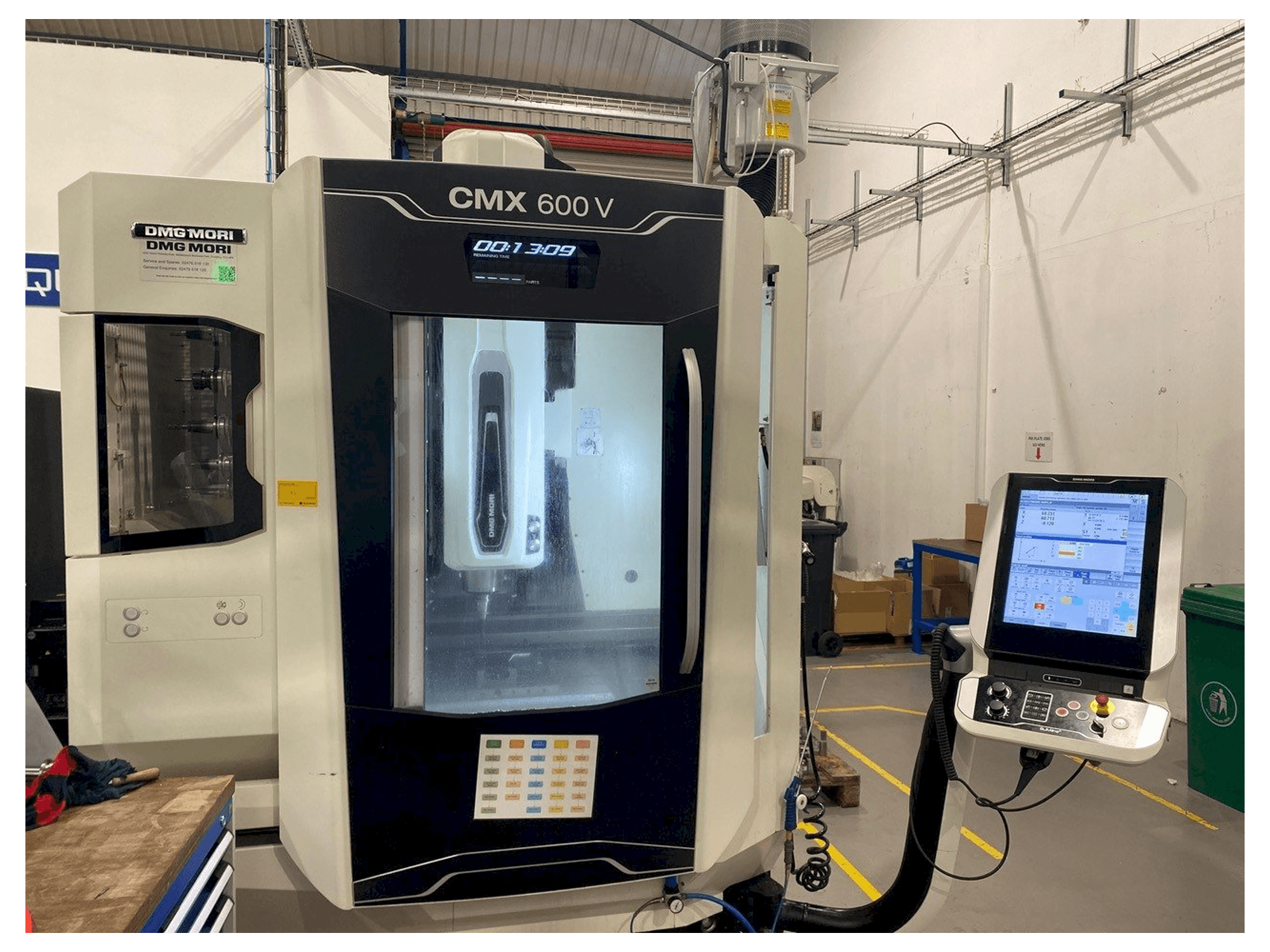Vista Frontal da DMG CMX 600 V máquina
