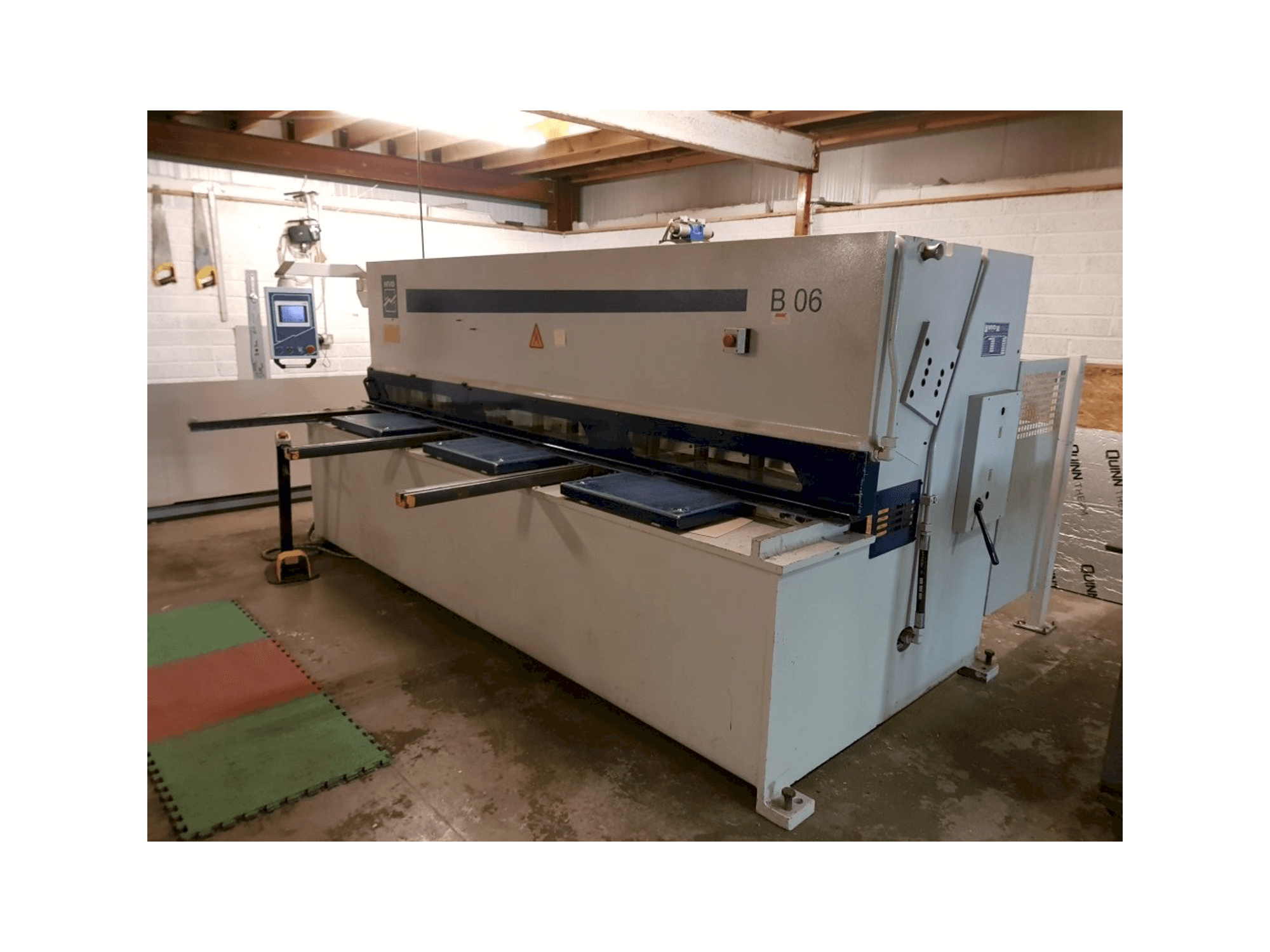 Vista Frontal da MVD B 06-3100 máquina