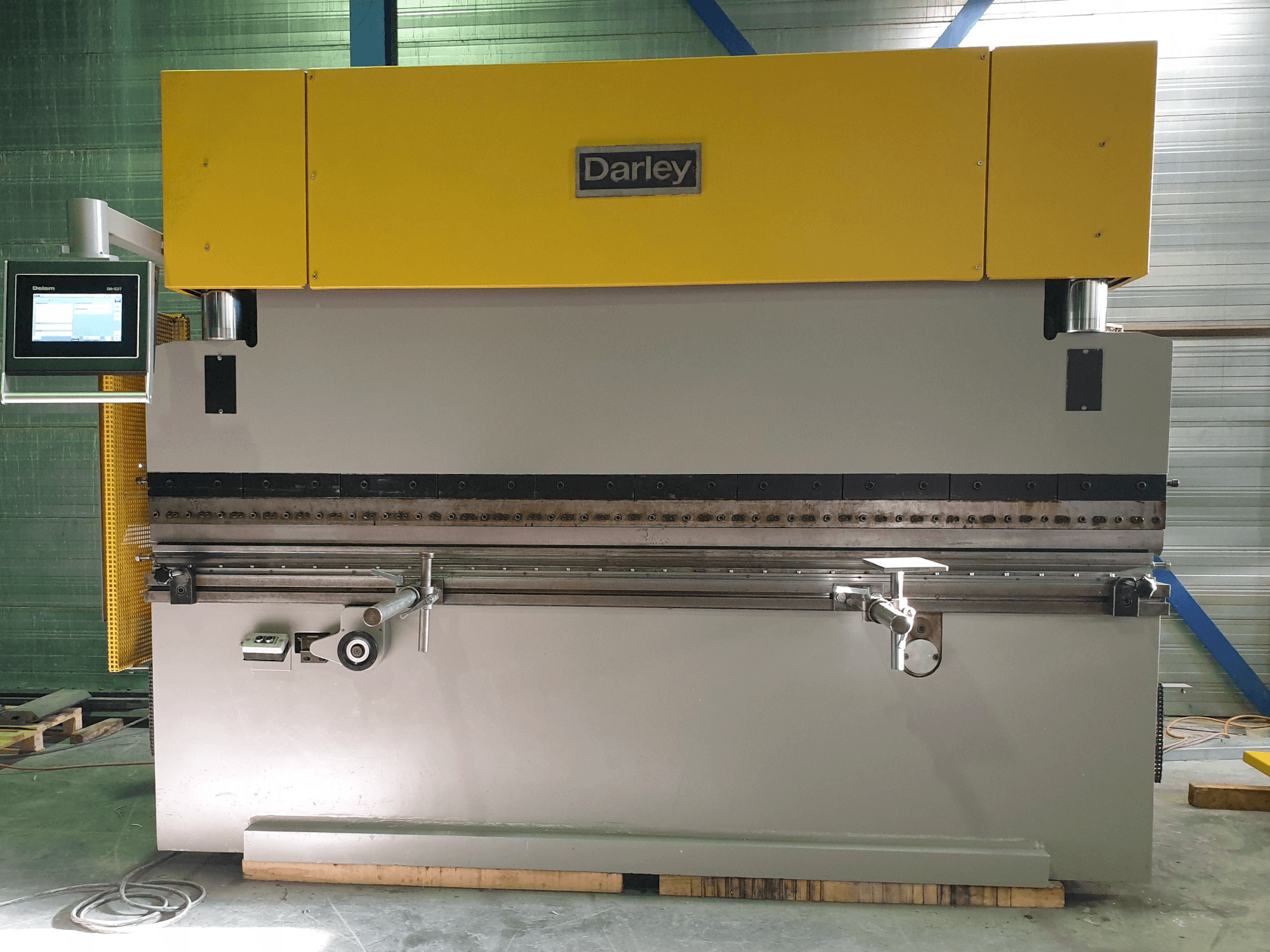 Vista Frontal da Darley EHP 80 31/25 máquina