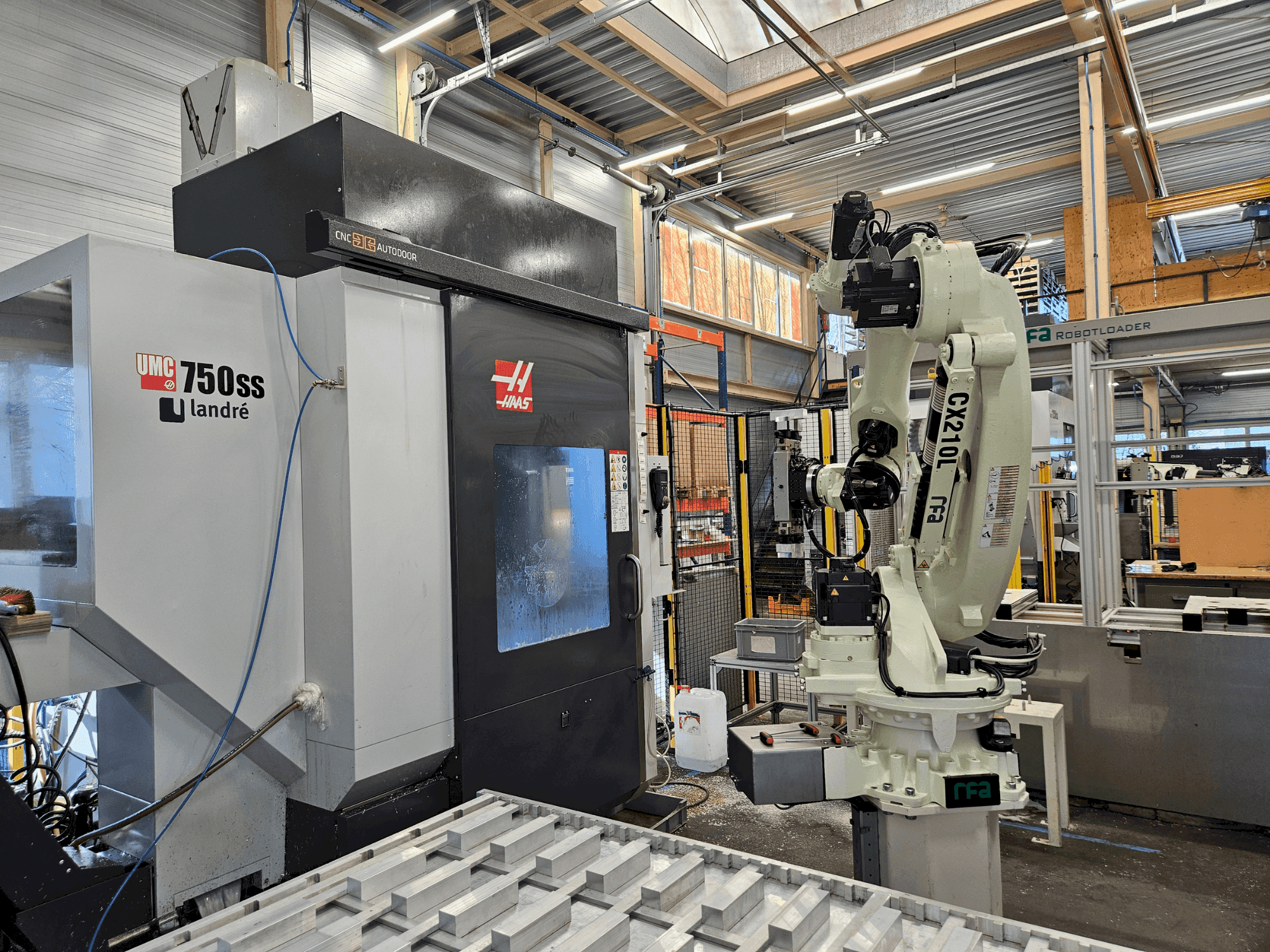 Vista Frontal da HAAS UMC-750SS máquina