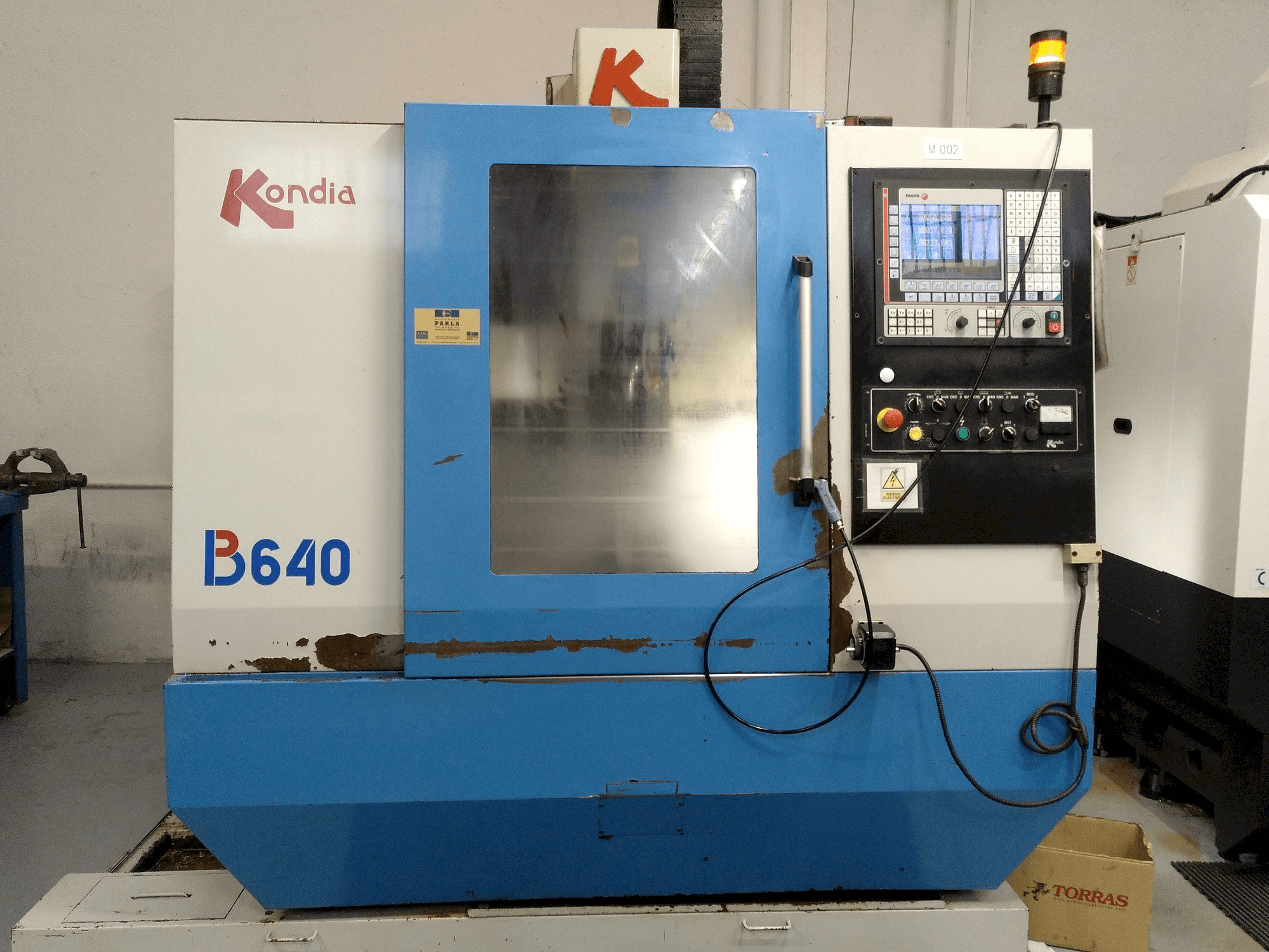 Vista Frontal da KONDIA B-640 máquina