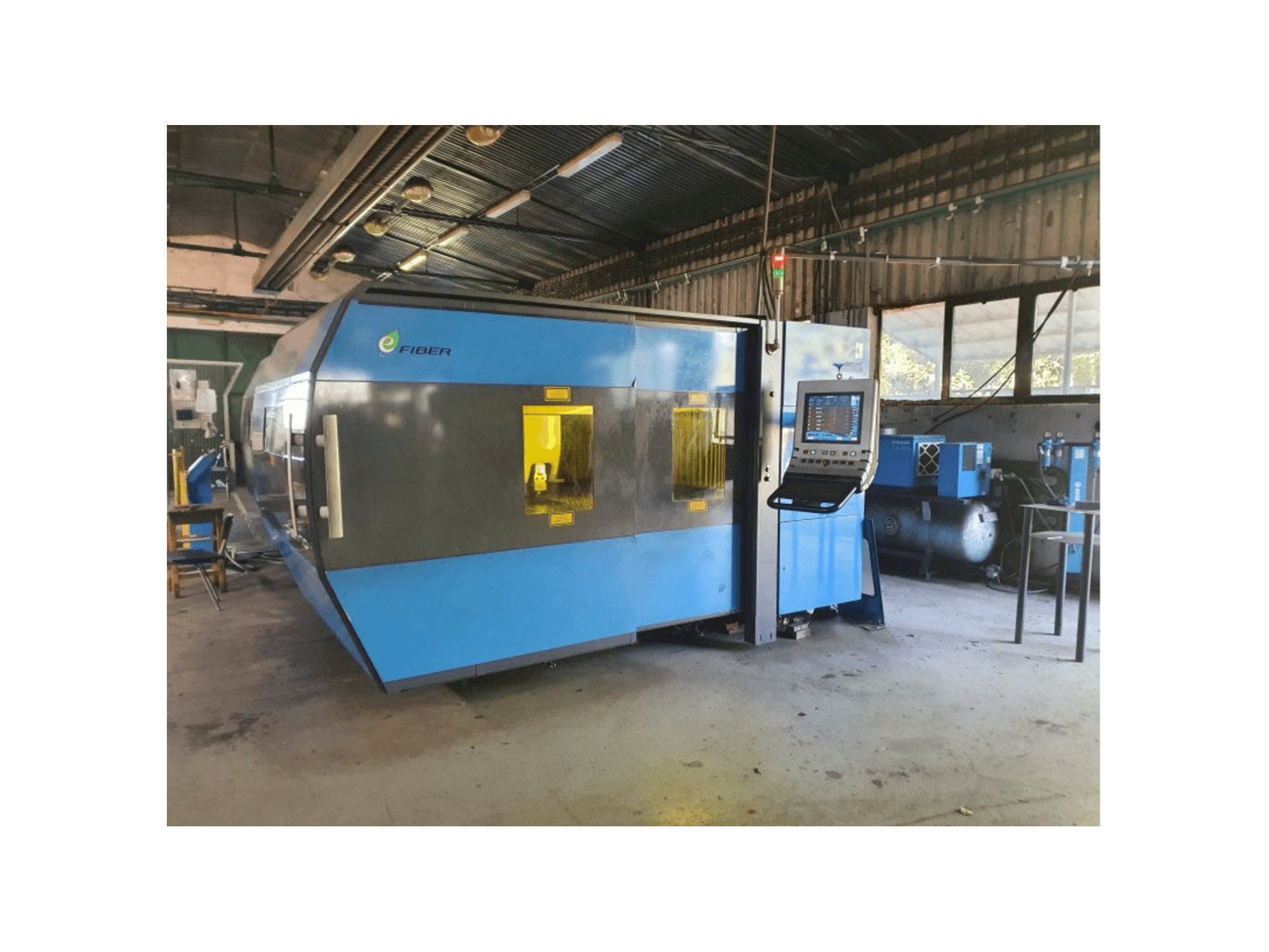 Vista Frontal da Prima Power Platino Fiber máquina