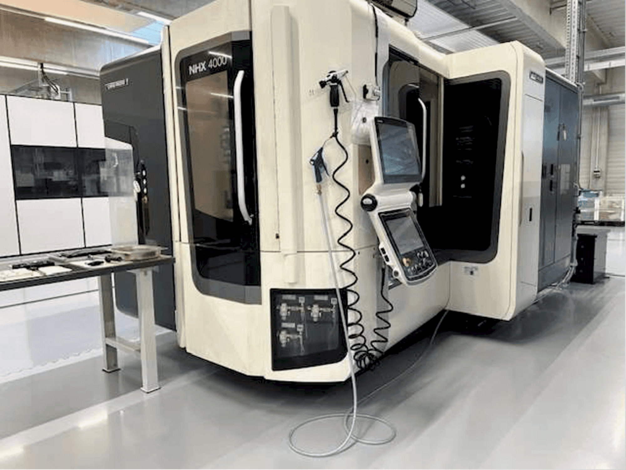 Vista Frontal da DMG MORI NHX 4000 máquina