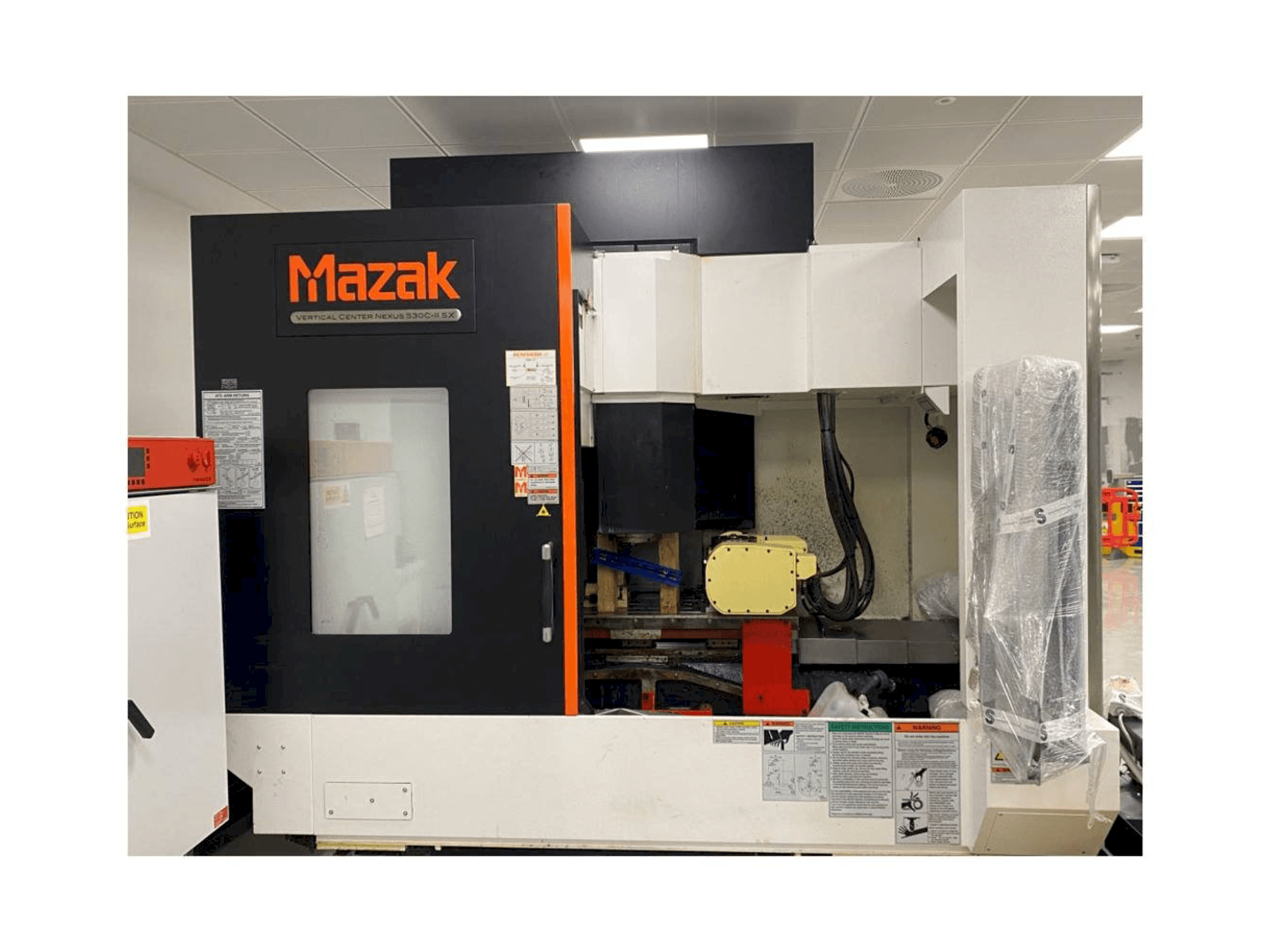 Vista Frontal da Mazak Vertical Center Nexus 530C-II 5X máquina