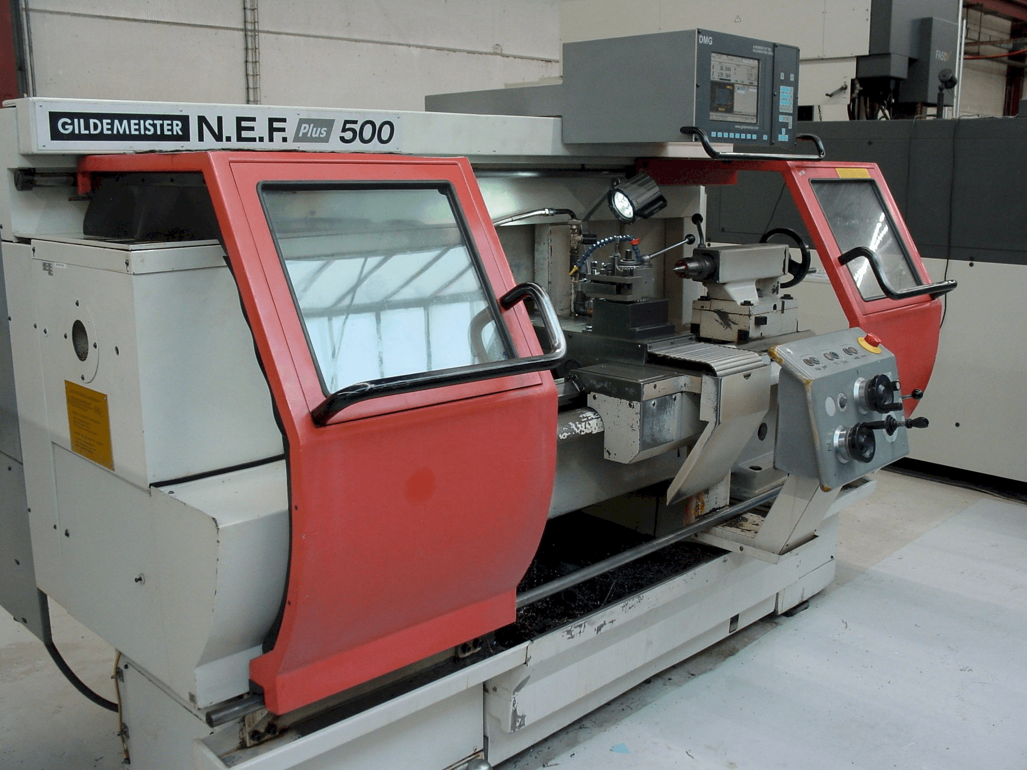 Vista Frontal da Gildemeister NEF Plus 500 máquina