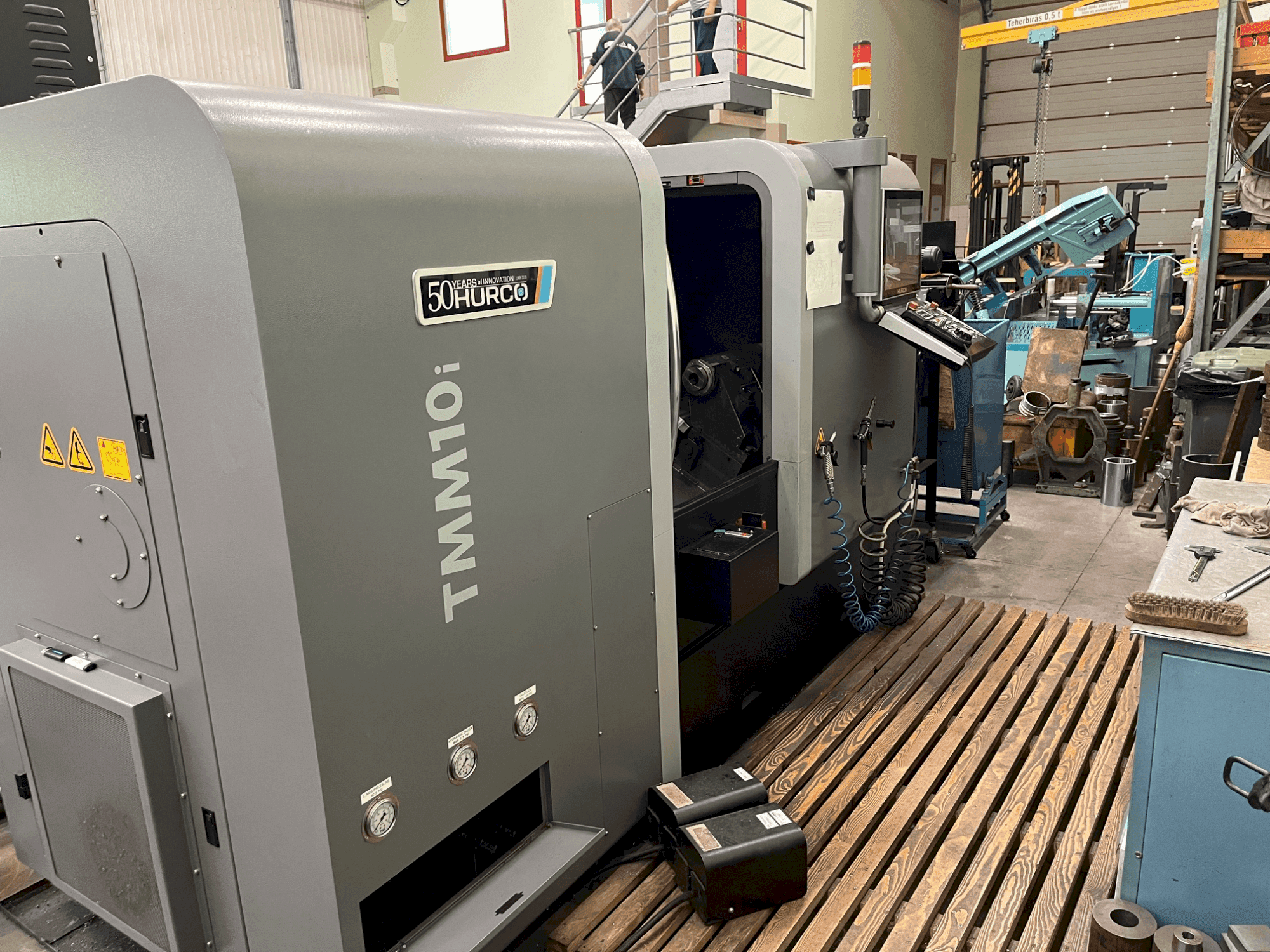 Vista Frontal da Hurco TMM10i máquina