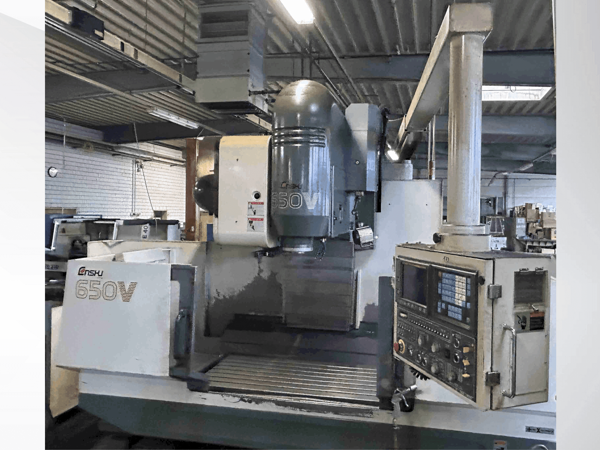 Vista Frontal da Enshu 650 V máquina