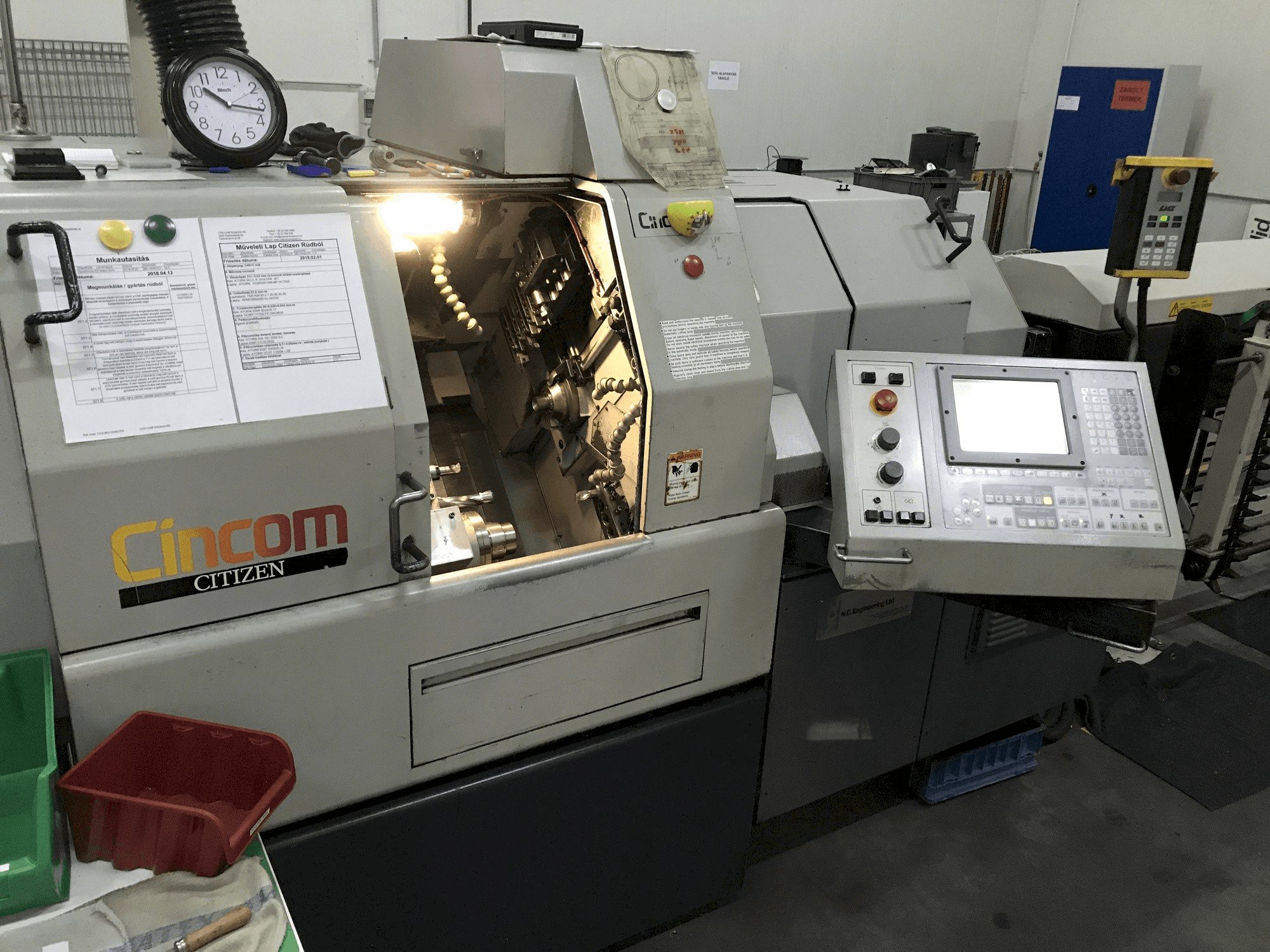 Vista Frontal da Citizen Cincom L32 máquina