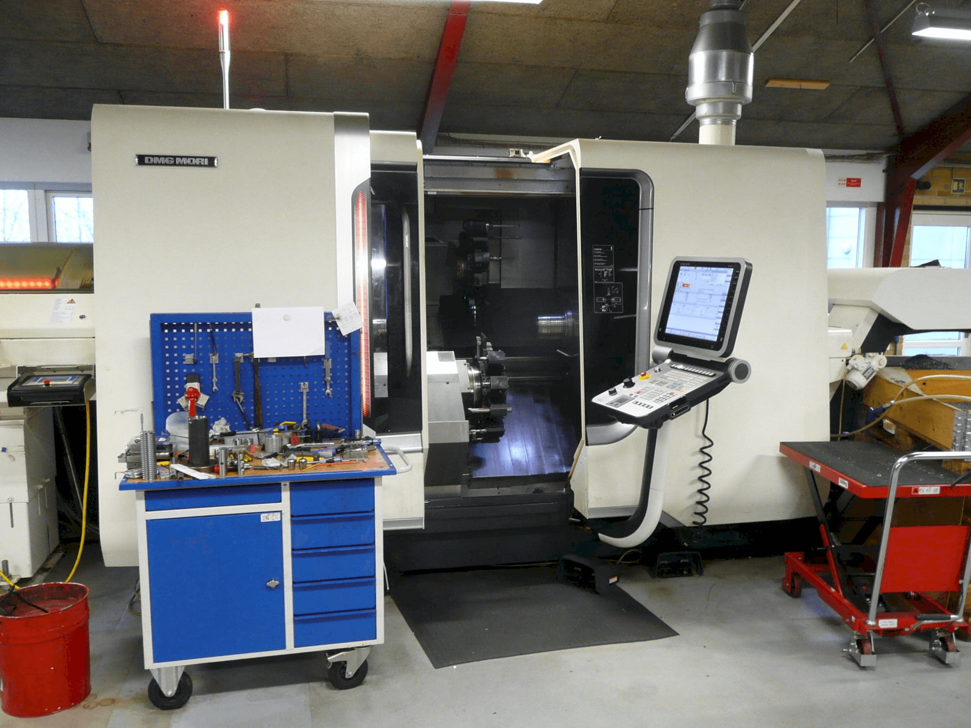 Vista Frontal da DMG MORI CTX beta 800 A4 máquina