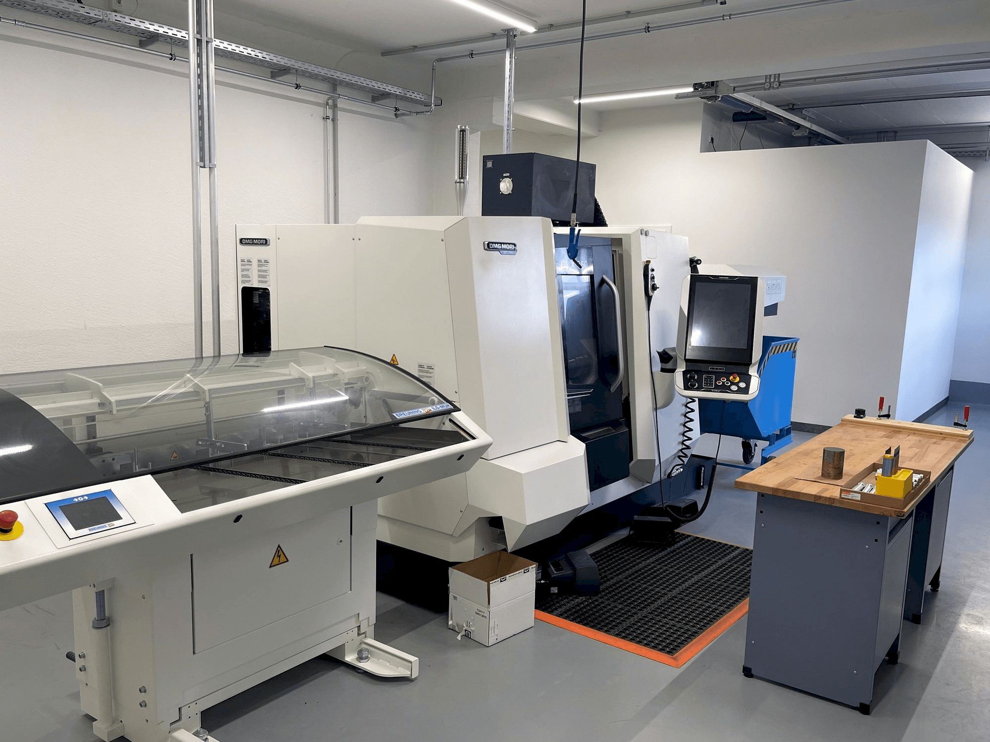 Vista Frontal da DMG Mori Seiki CLX 350 V6 máquina