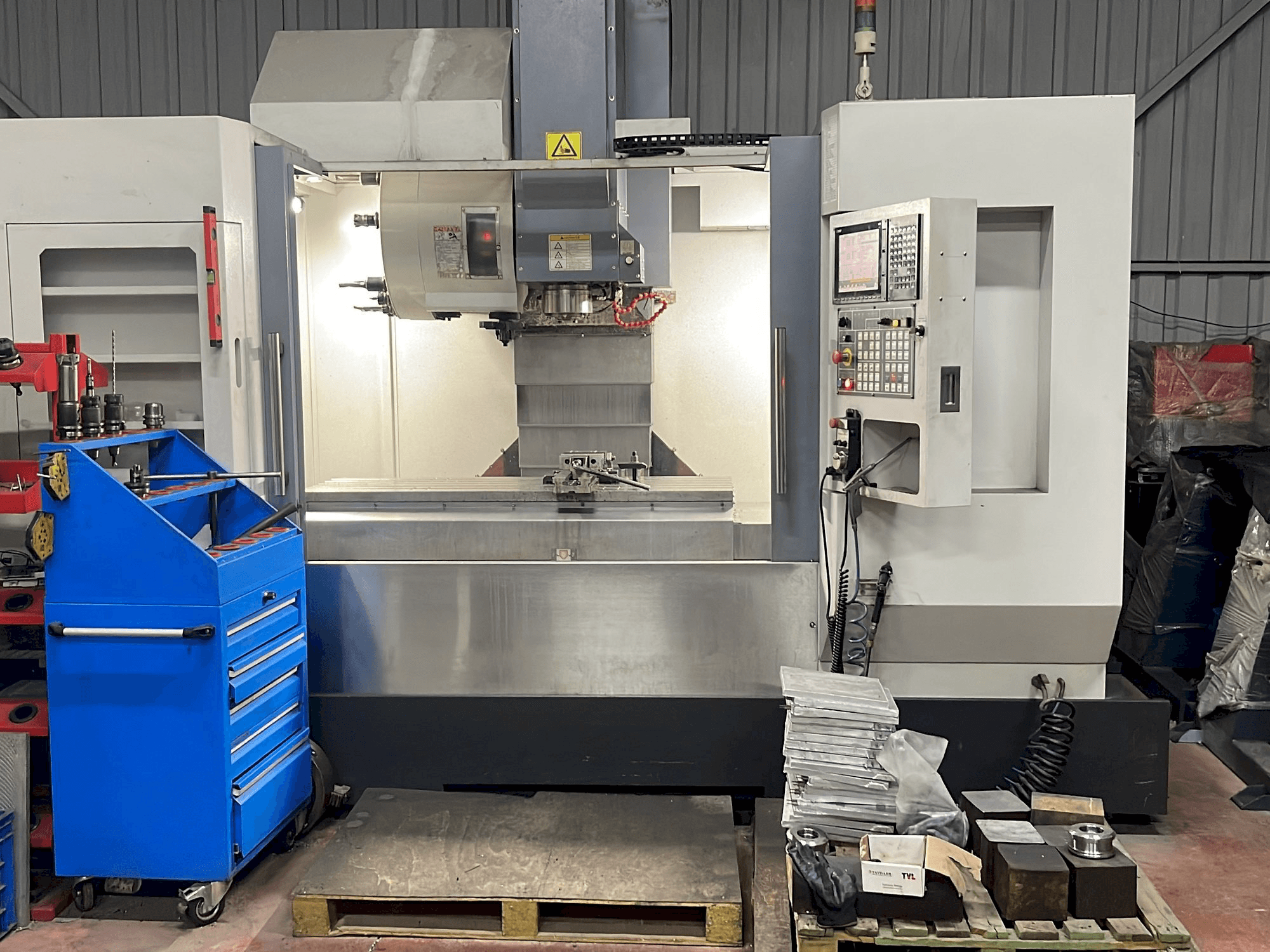 Vista Frontal da Akira Seiki SR2XP máquina