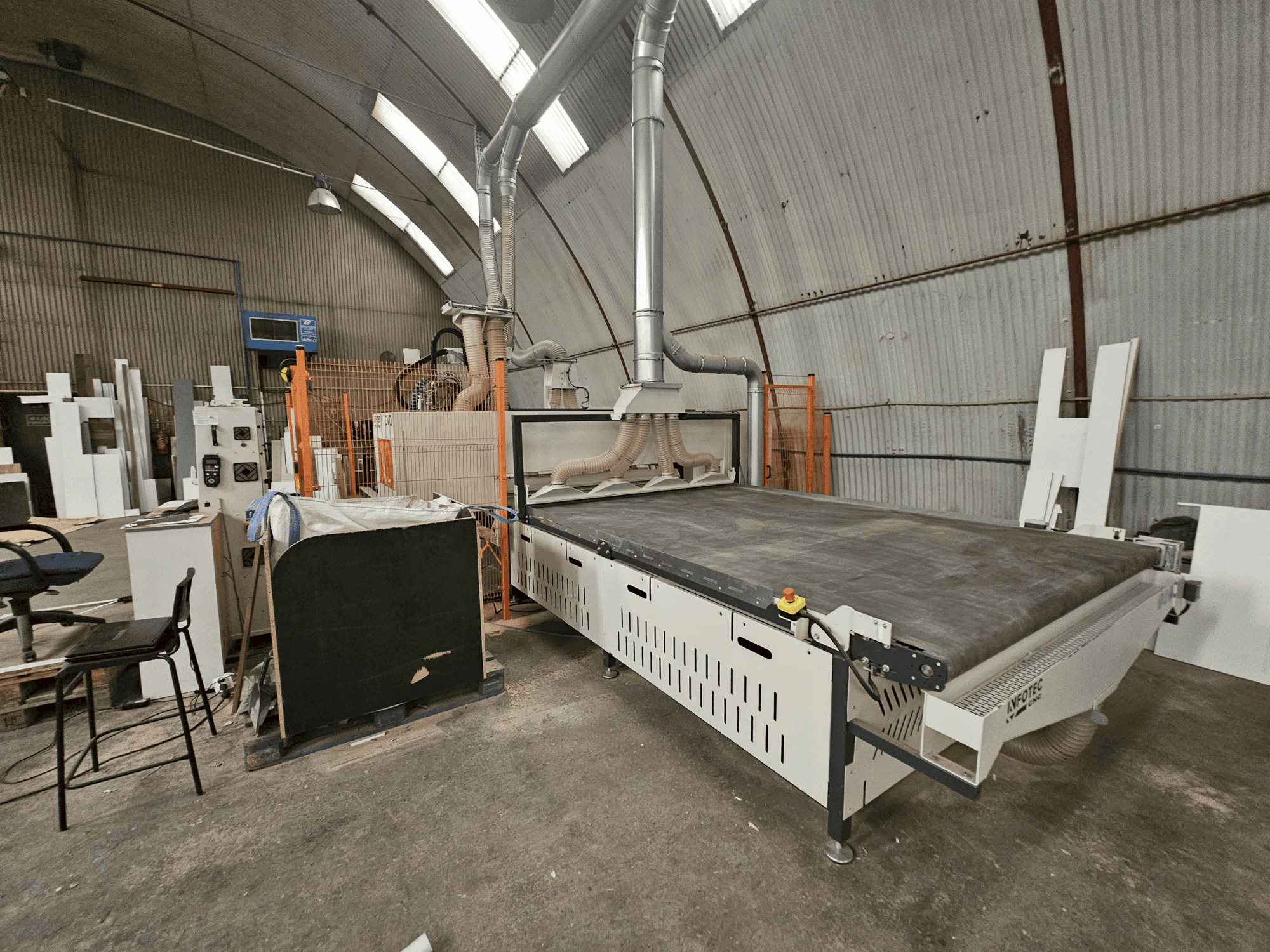 Vista Frontal da INFOTEC 3121 PRO EVO máquina