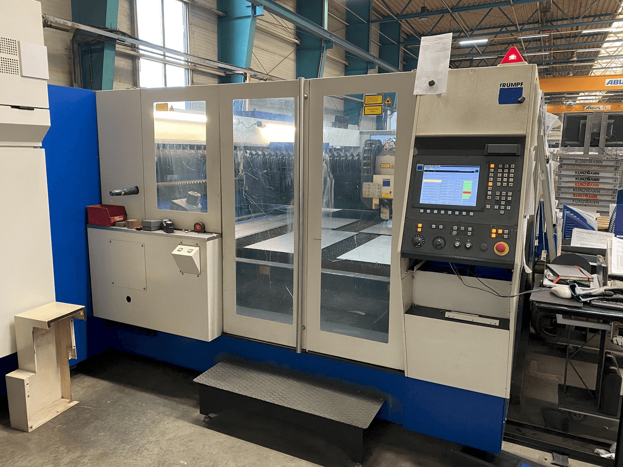 Vista Frontal da Trumpf laser 5040 máquina