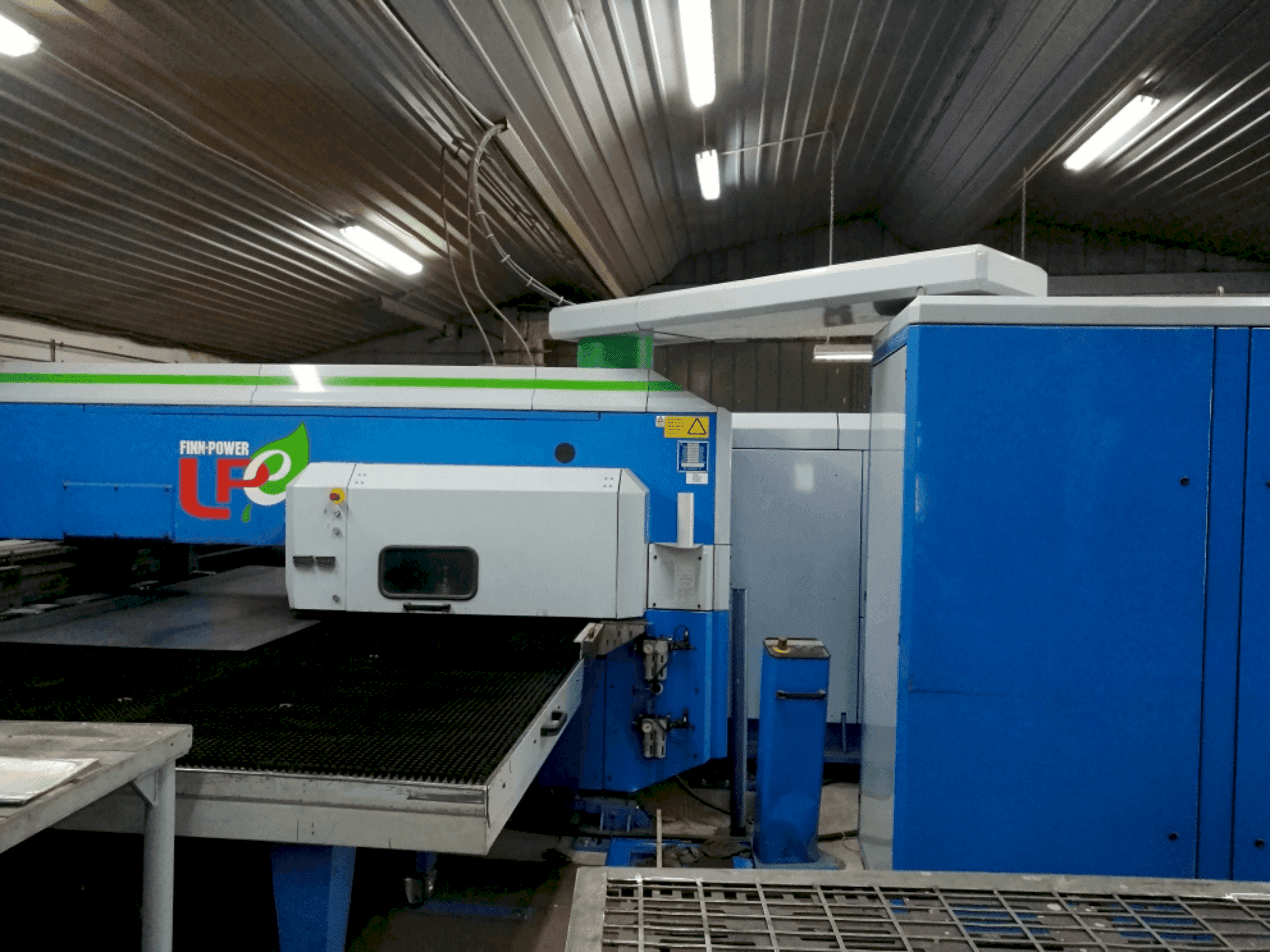 Vista Frontal da Finn-Power LPE5 SWUH máquina