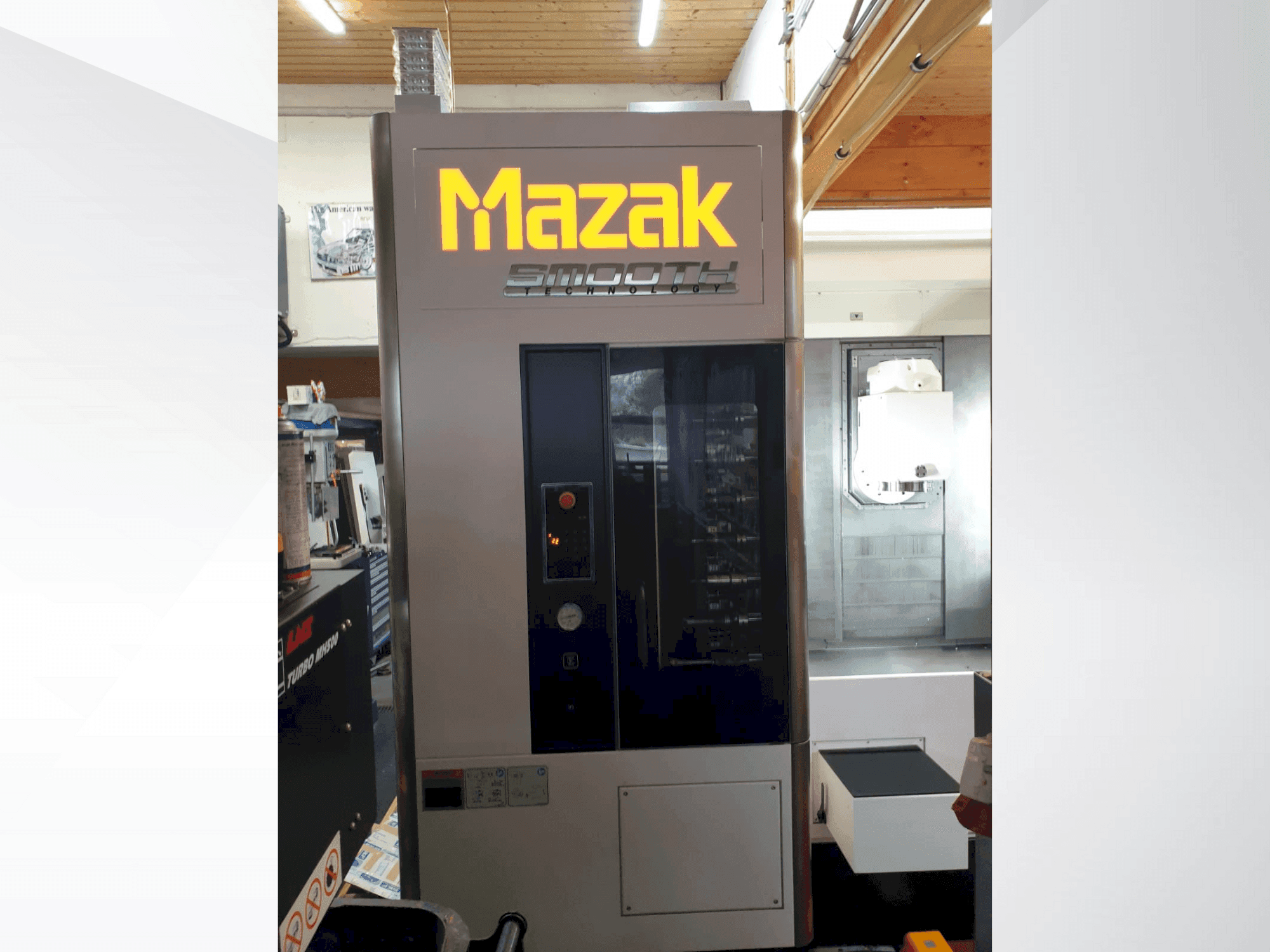 Vista Frontal da Mazak INTEGREX j-200S máquina