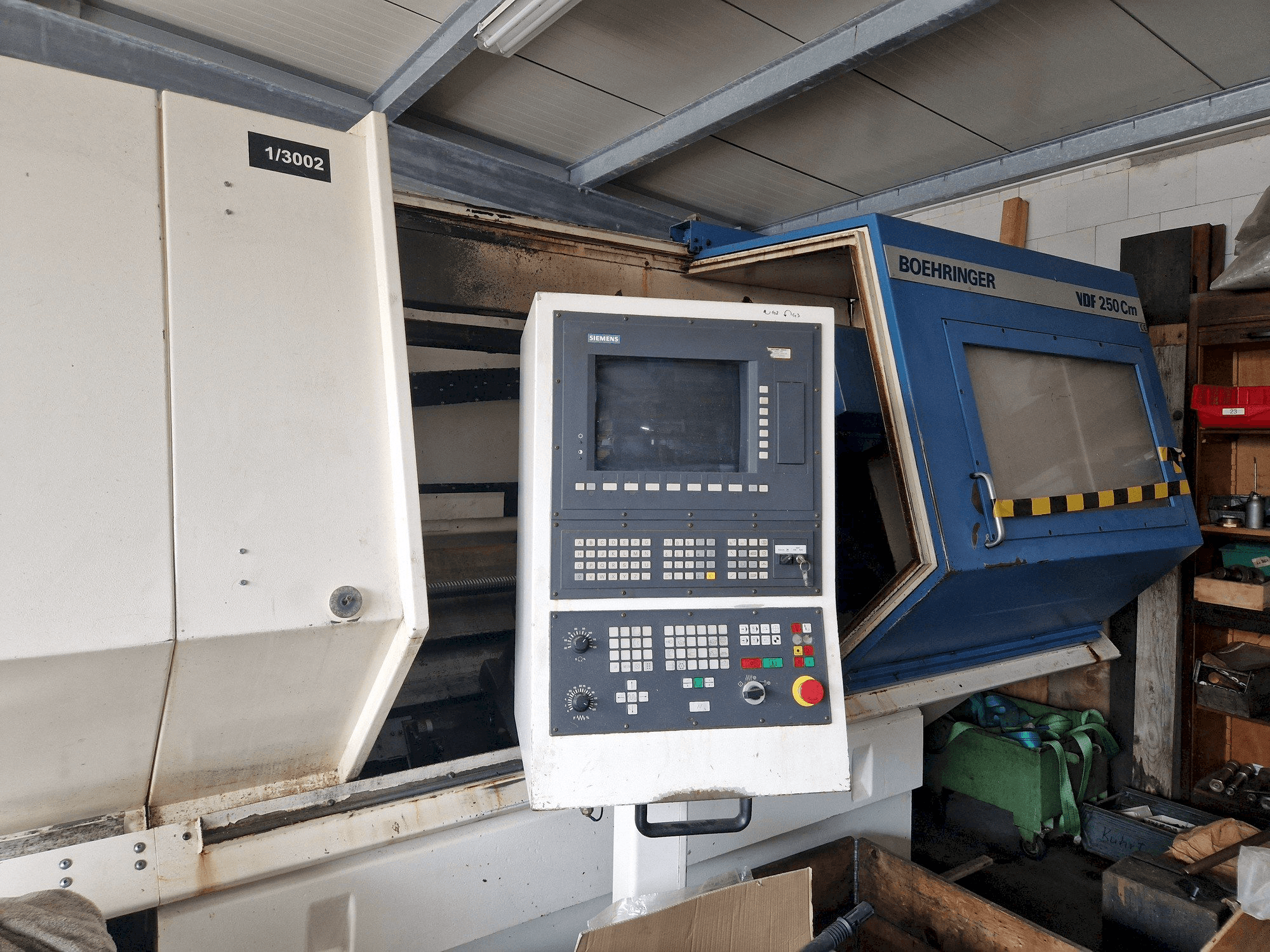 Vista Frontal da BOEHRINGER VDF 250 Cm máquina