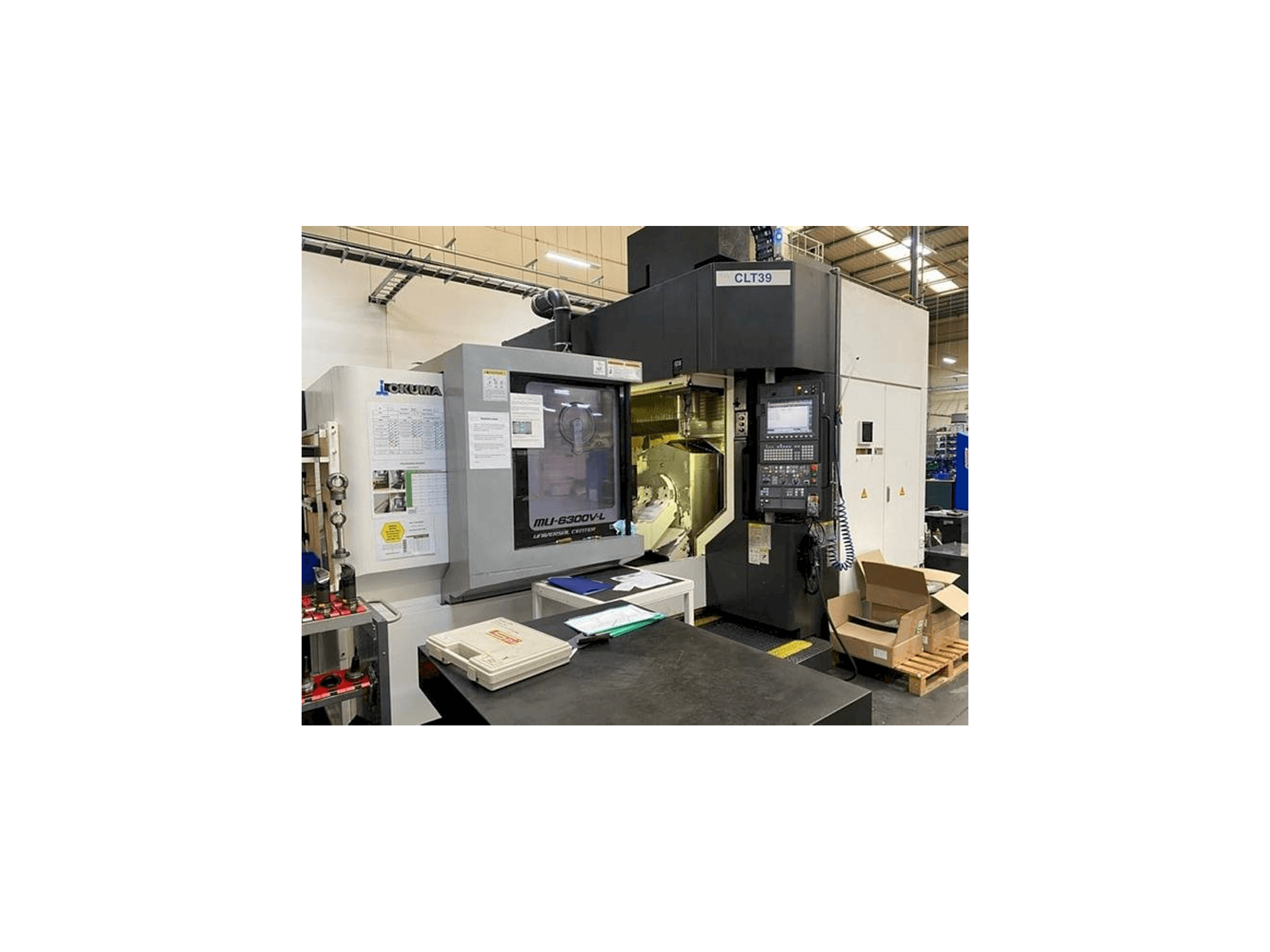 Vista Frontal da Okuma MU 6300V-L máquina