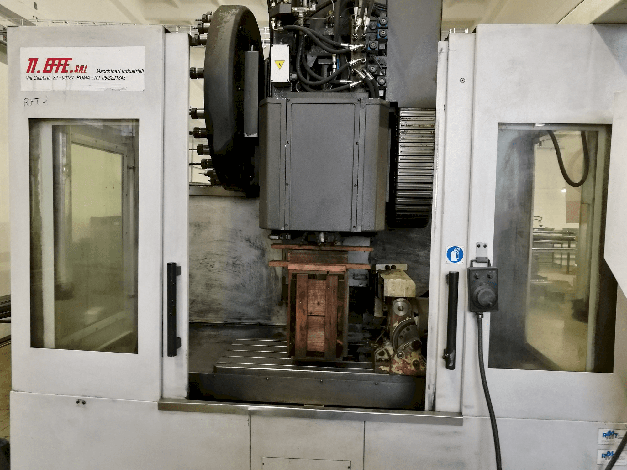 Vista Frontal da RMT Kompakt 8 máquina