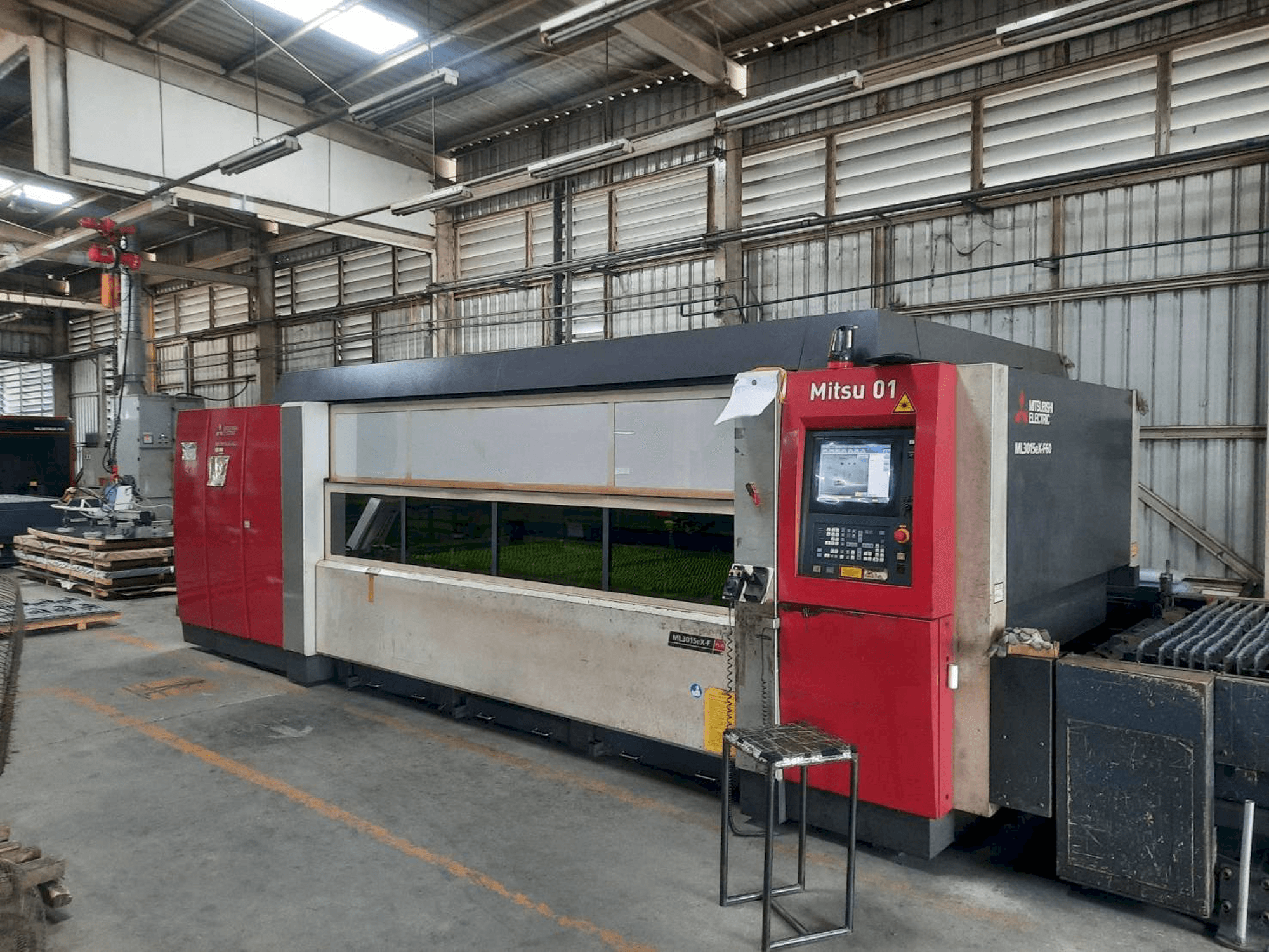 Vista Frontal da Mitsubishi ML3015eX F60 máquina