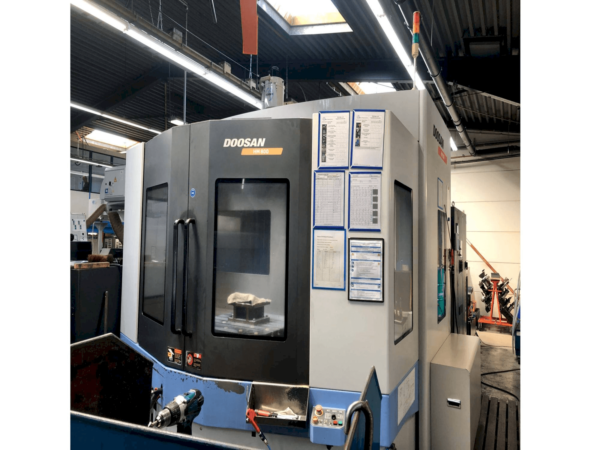 Vista Frontal da Doosan HM 800 máquina