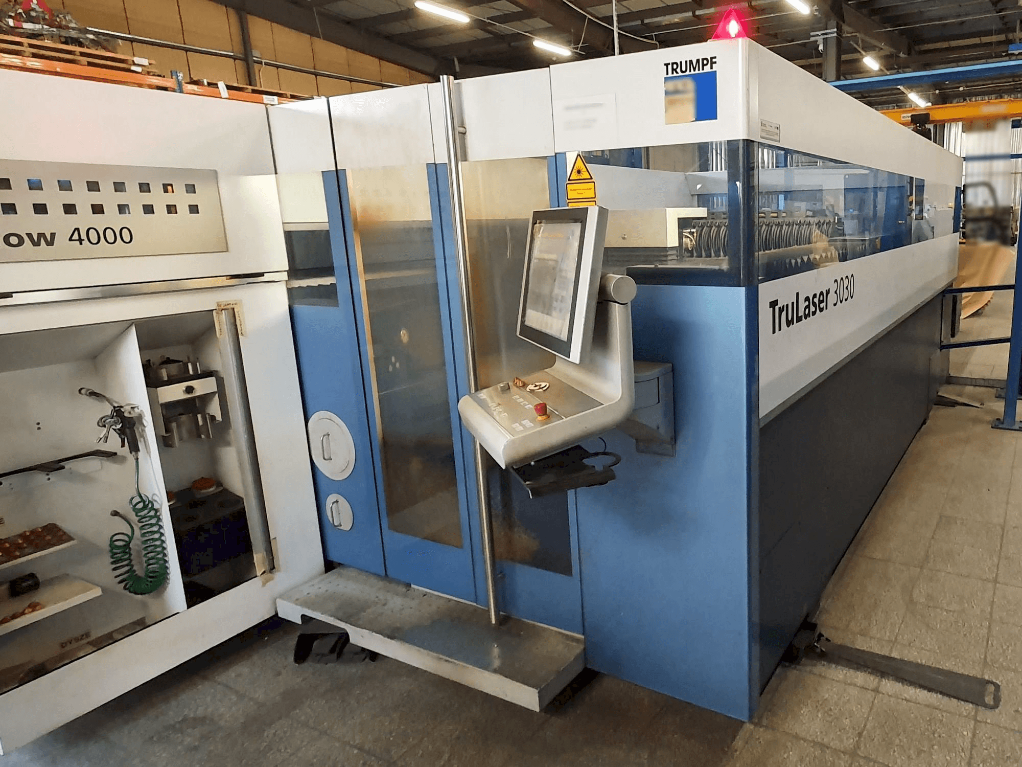 Vista Frontal da Trumpf TruLaser 3030 máquina