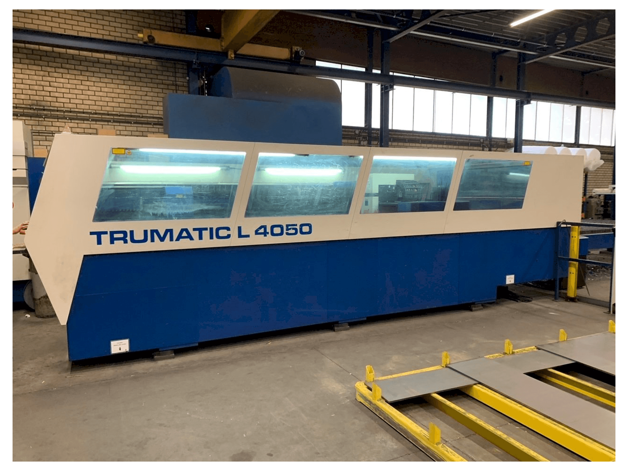Vista Frontal da Trumpf Trumatic L4050 5kW CO2 + Liftmaster máquina