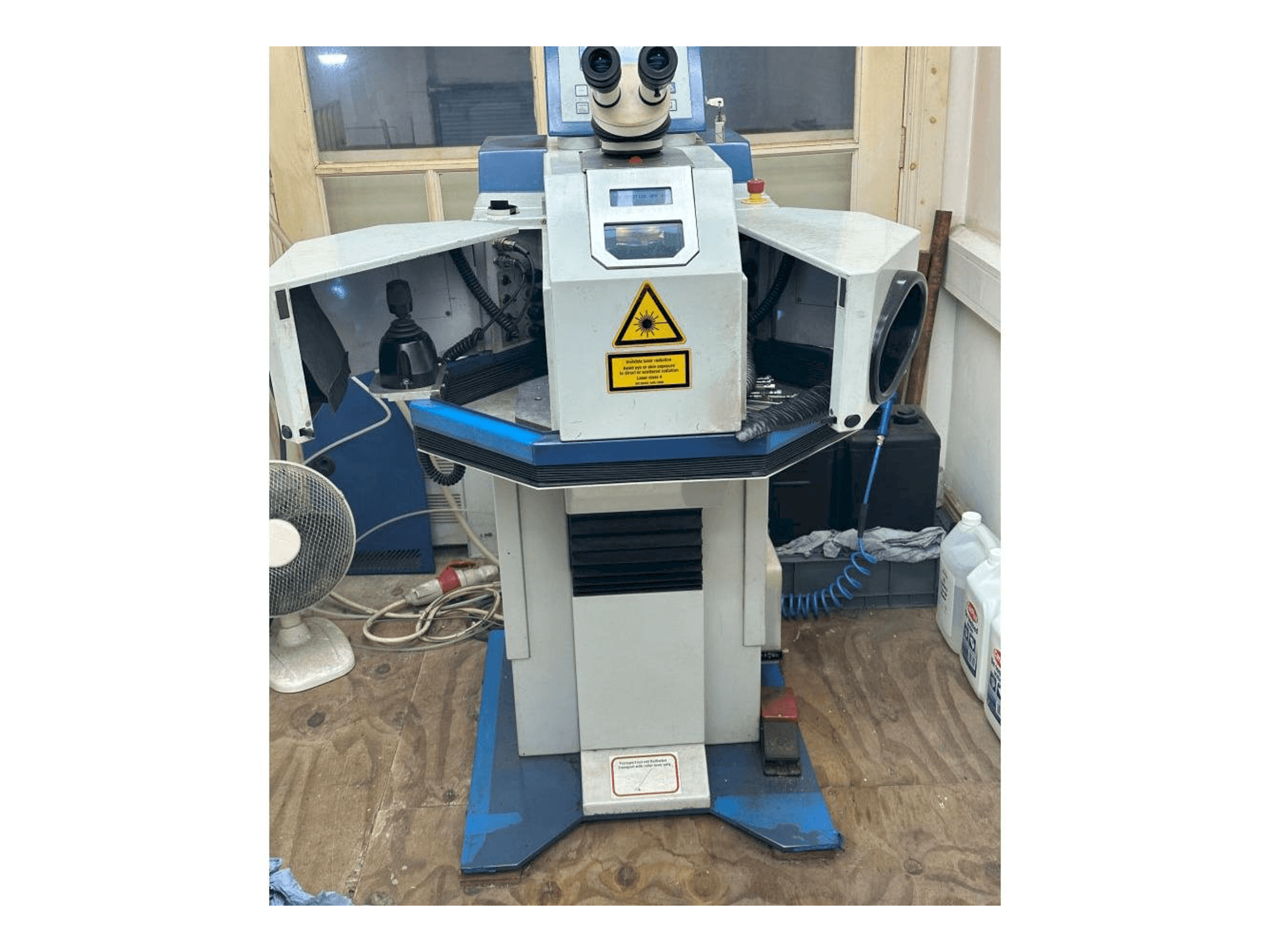 Vista Frontal da ALPHA LASER ALV 150 SM máquina