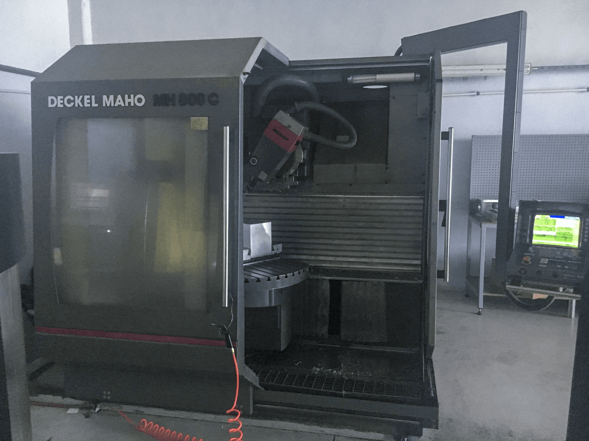 Vista Frontal da DECKEL MAHO MH 800 C máquina