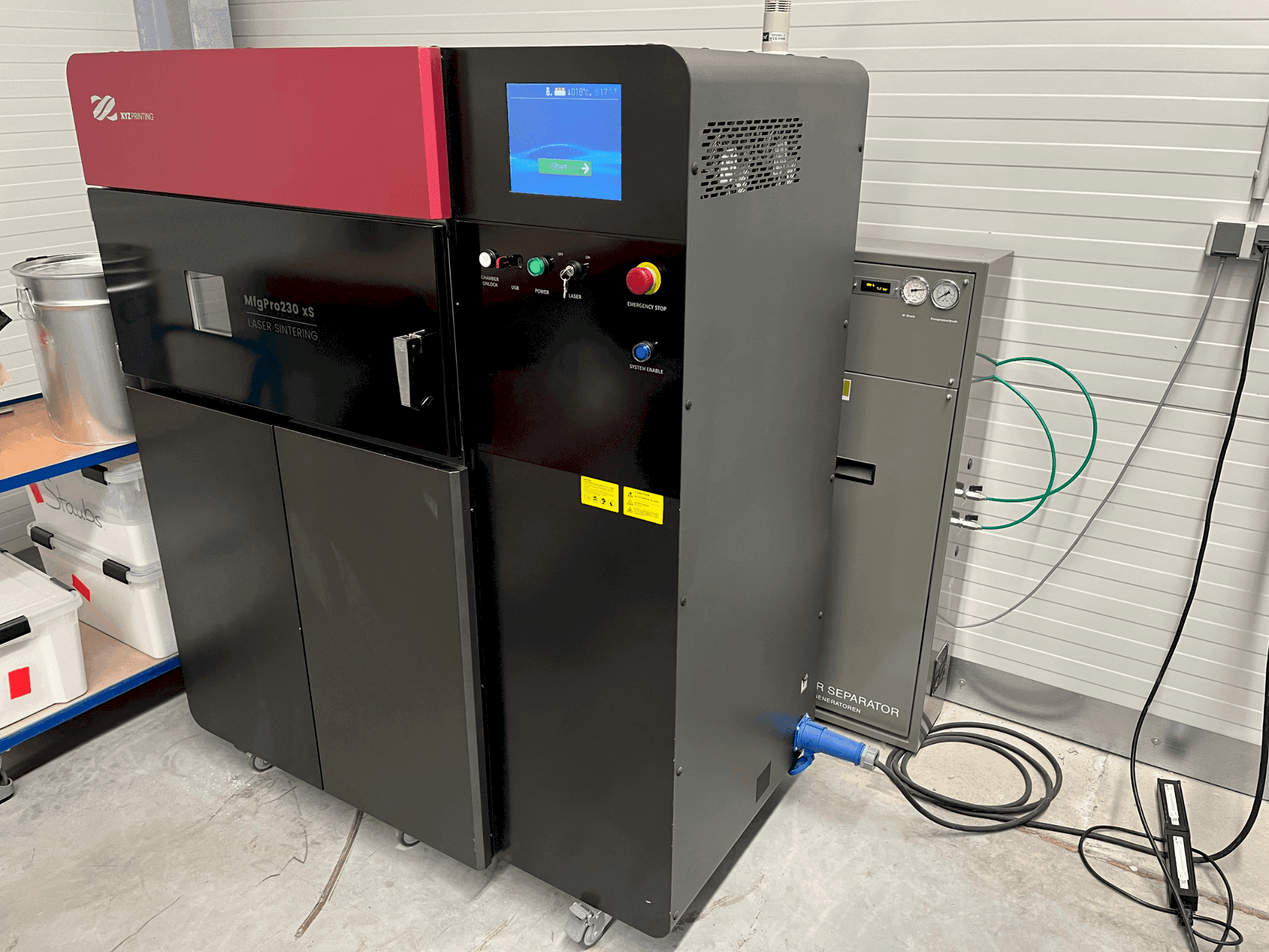 Vista Frontal da XYZ MfgPro230 xS (2022) máquina