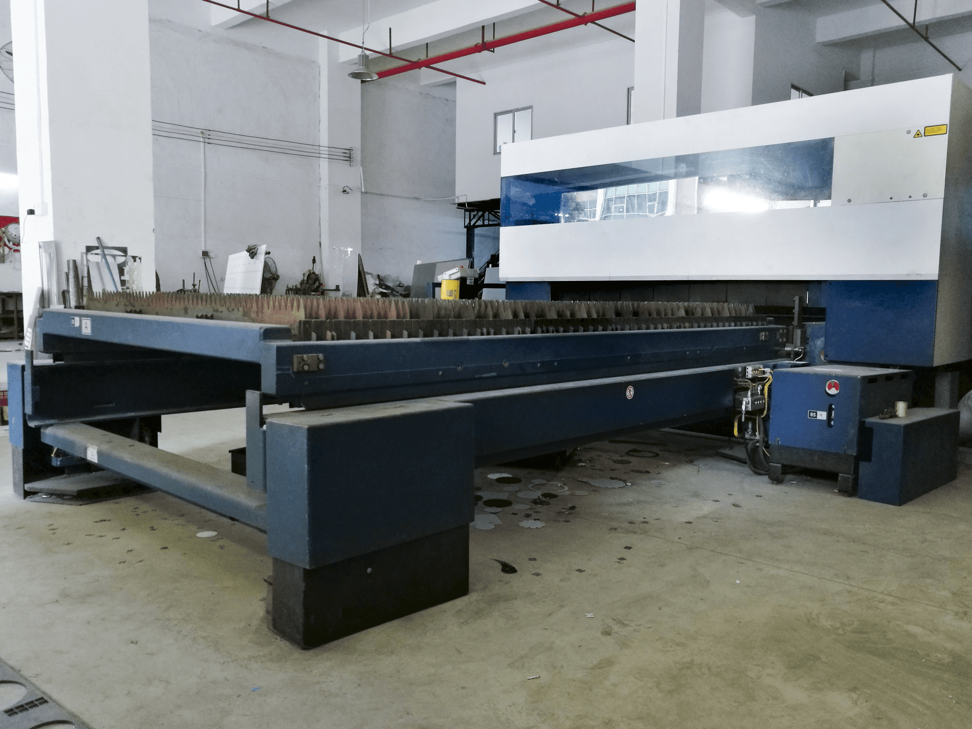 Vista Direita da Trumpf TruLaser L3030 máquina