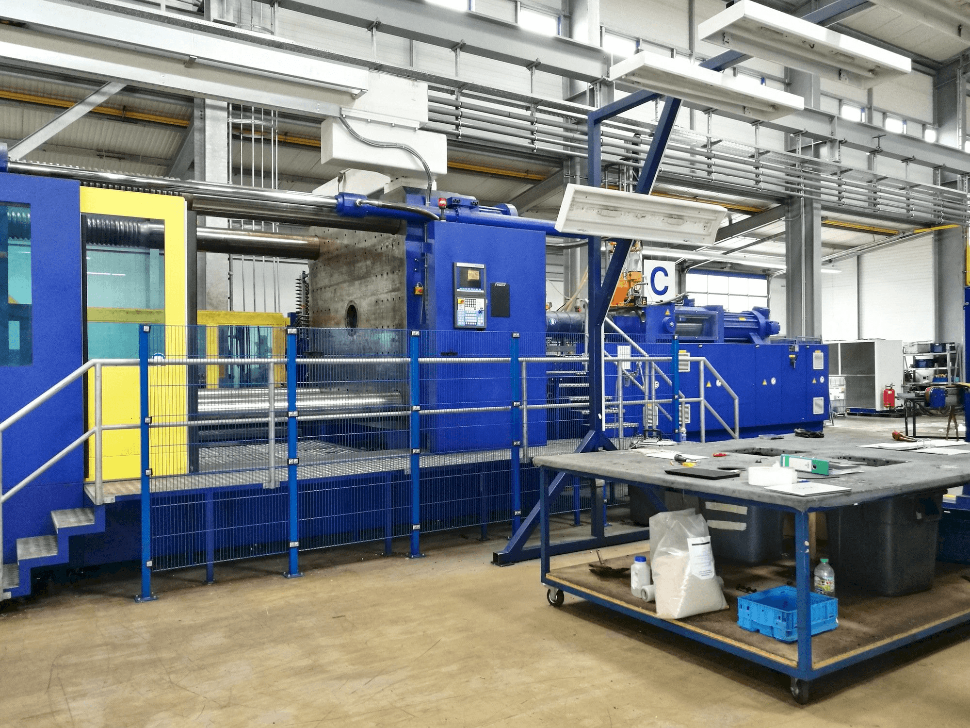 Vista Frontal da Krauss Maffei 2300-12000 MX máquina