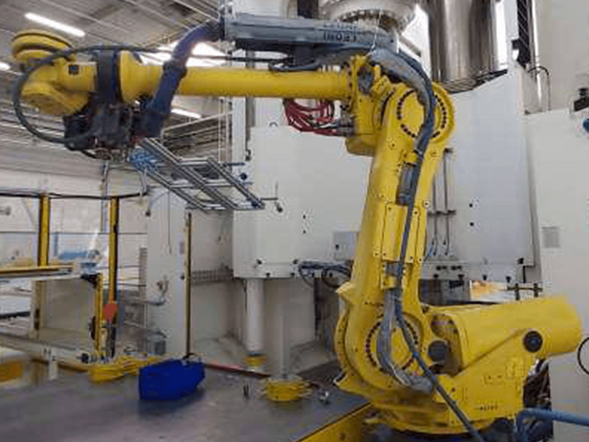 Vista Frontal da FANUC Robot R-2000iB/185L máquina