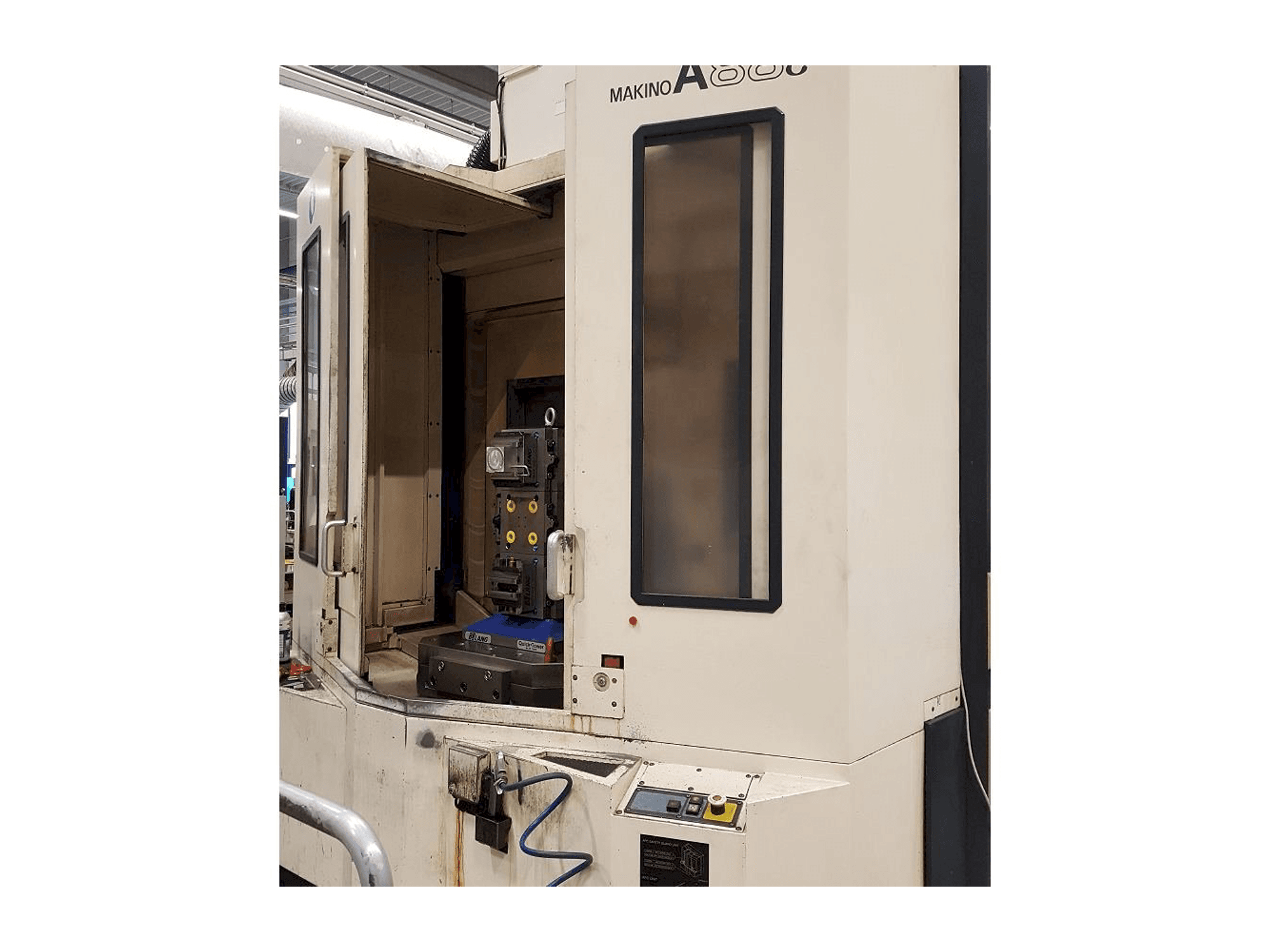 Vista Frontal da Makino A88E máquina