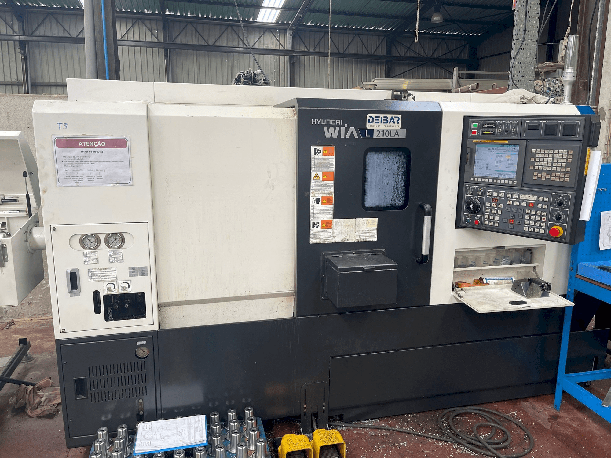 Vista Frontal da Hyundai Wia L210LA máquina