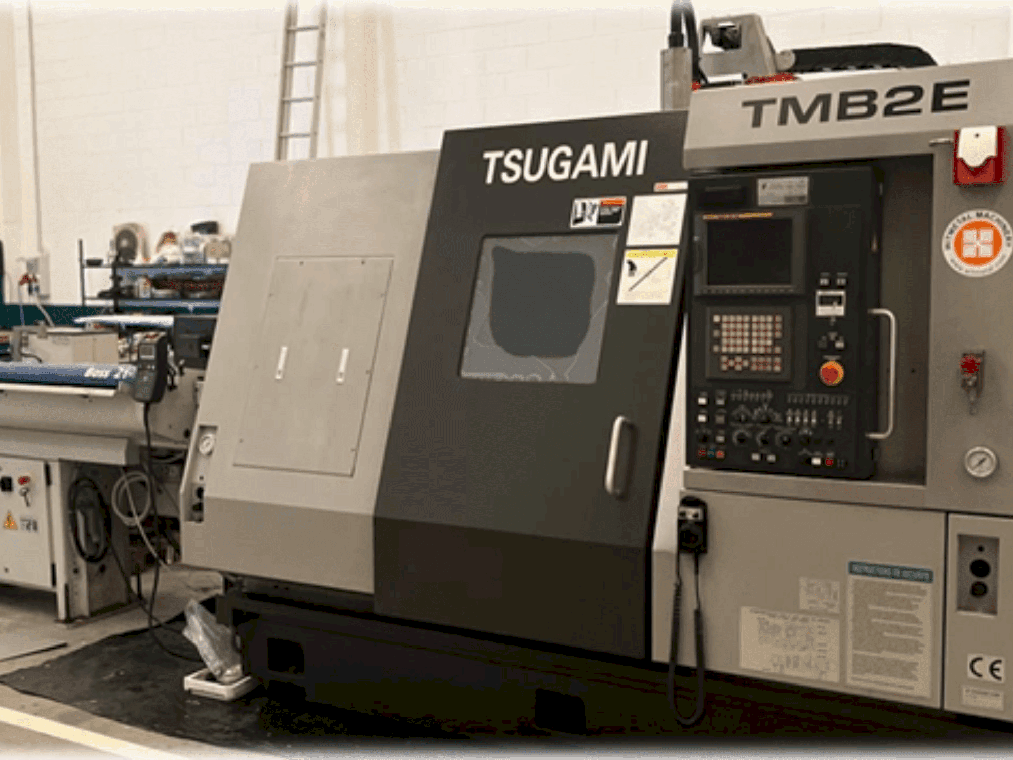 Vista Frontal da TSUGAMI TMB 2E máquina