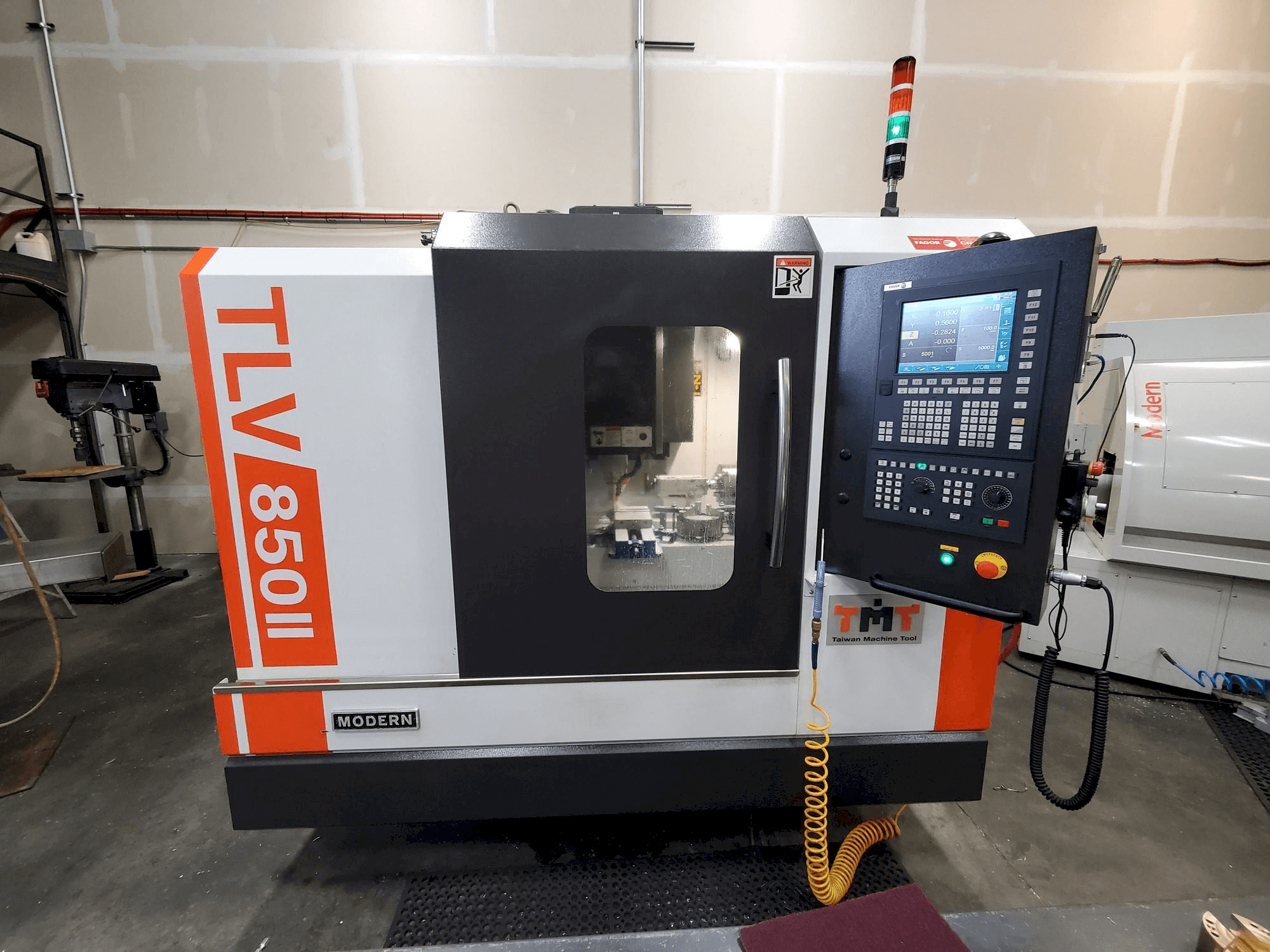 Vista Frontal da Modern TLV-85011 máquina