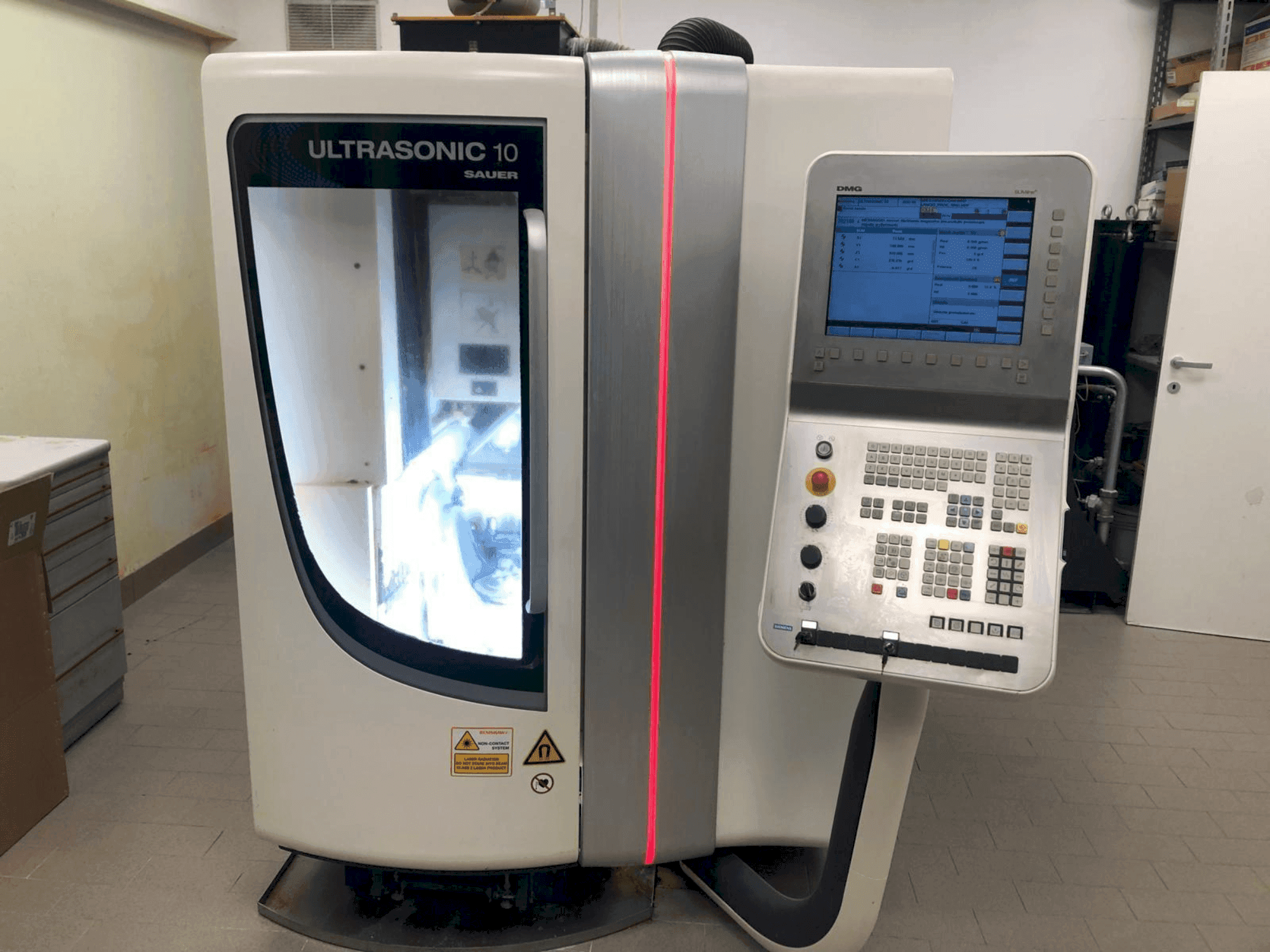 Vista Frontal da DMG SAUER ULTRASONIC 10 Sauer máquina