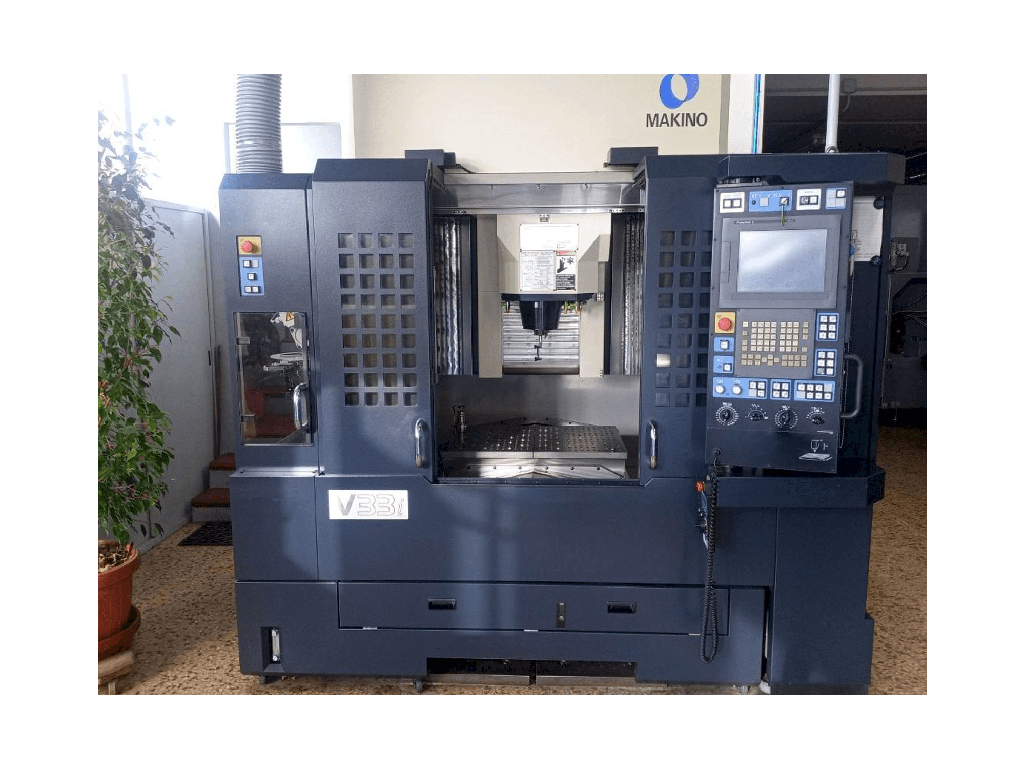 Vista Frontal da Makino V33i A15F máquina