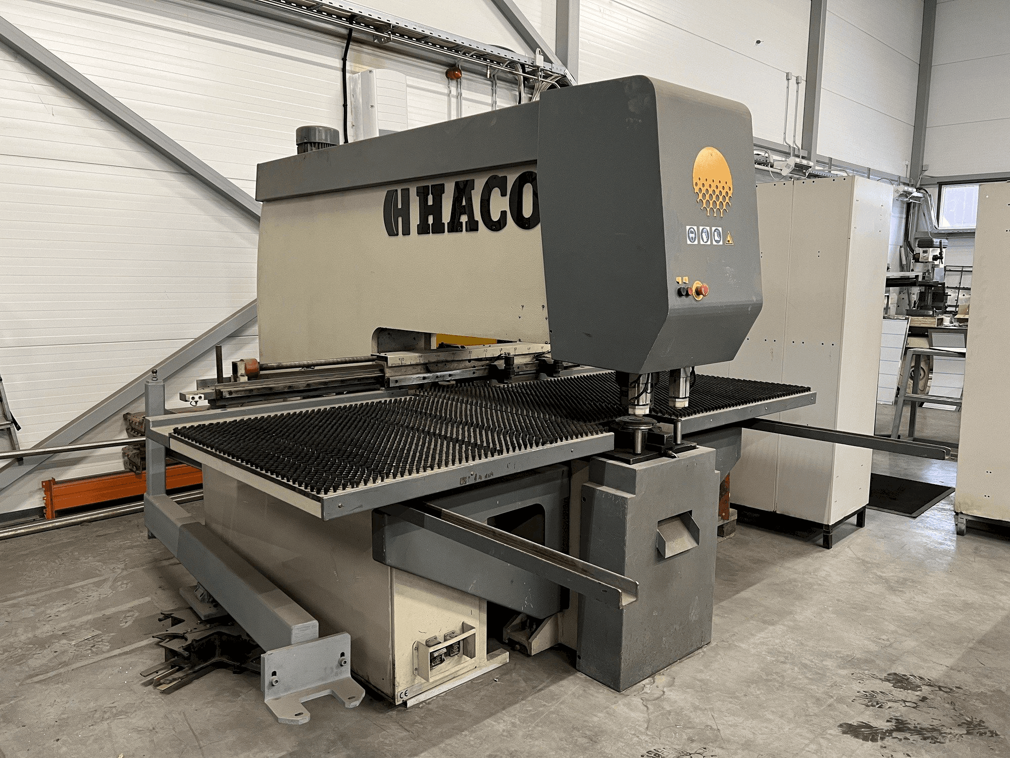 Vista Frontal da HACO PM 310V-3 máquina