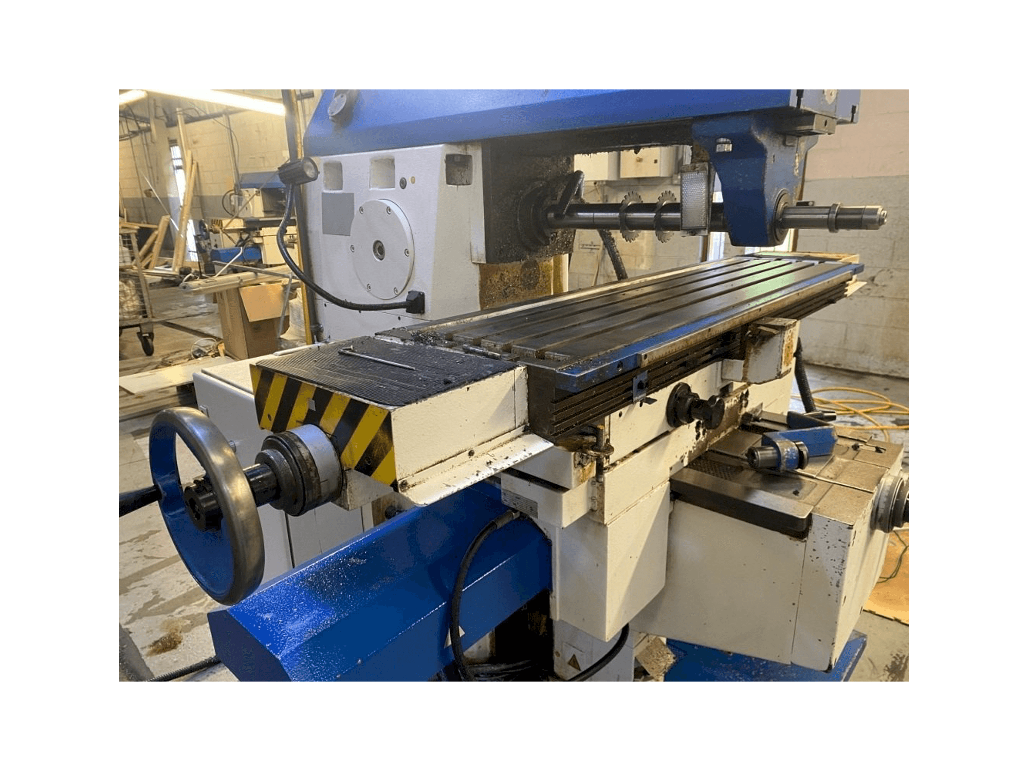 Vista Frontal da TOS Olomouc FGU 32 máquina