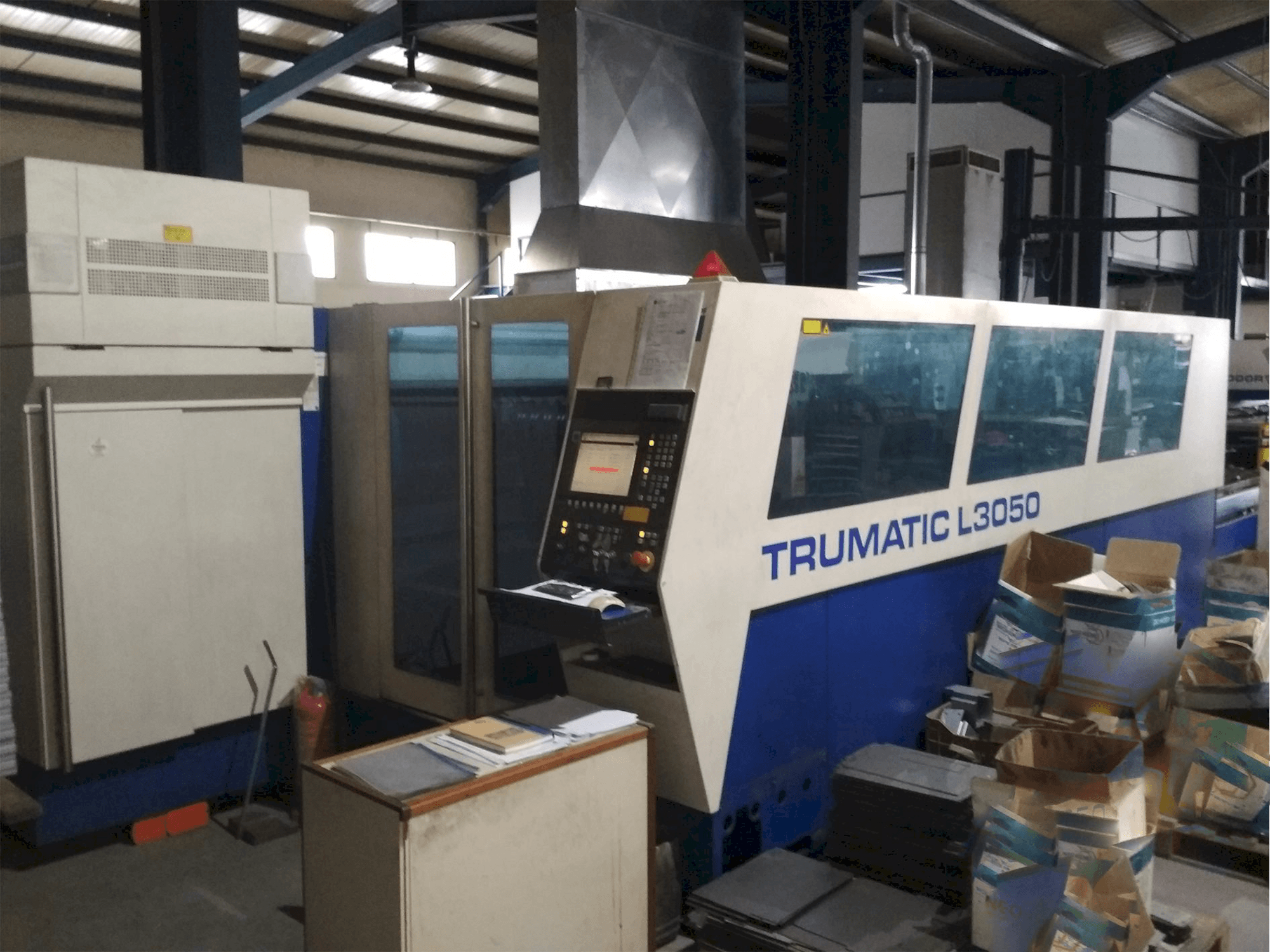 Vista Frontal da Trumpf Trumatic L3050 5kw máquina