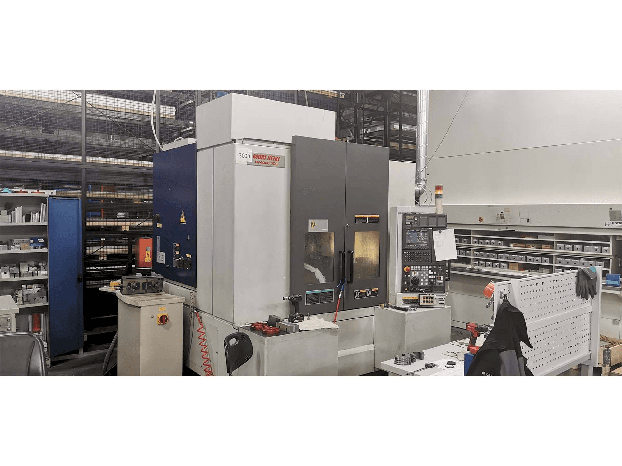 Vista Frontal da MORI SEIKI NV4000 máquina