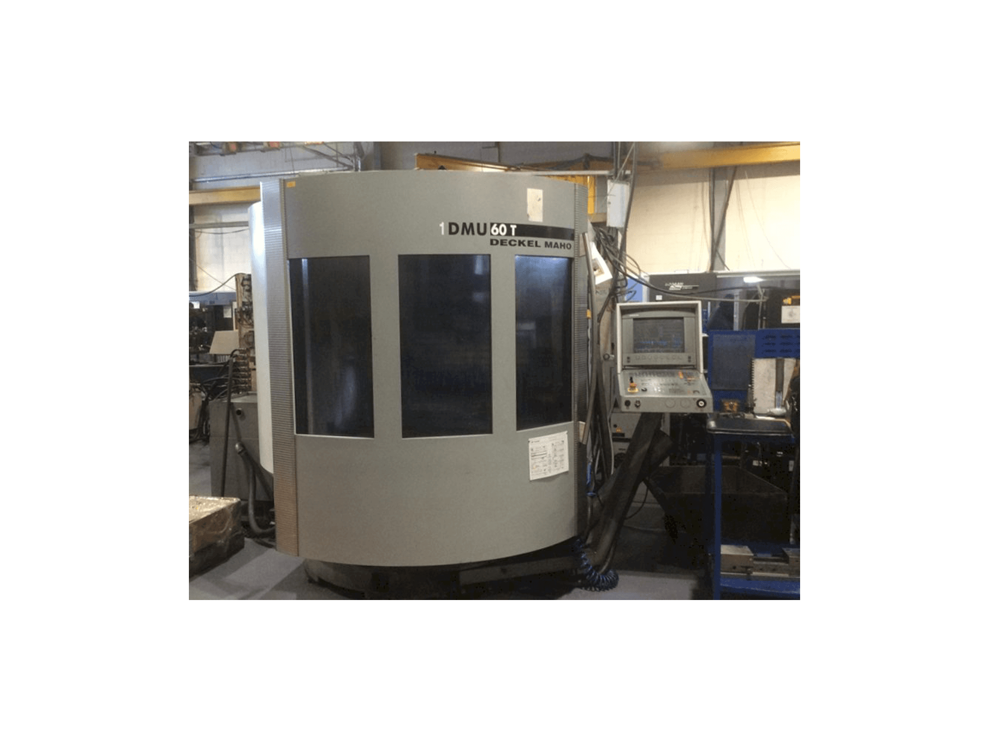 Vista Frontal da DECKEL MAHO DMU 60T máquina