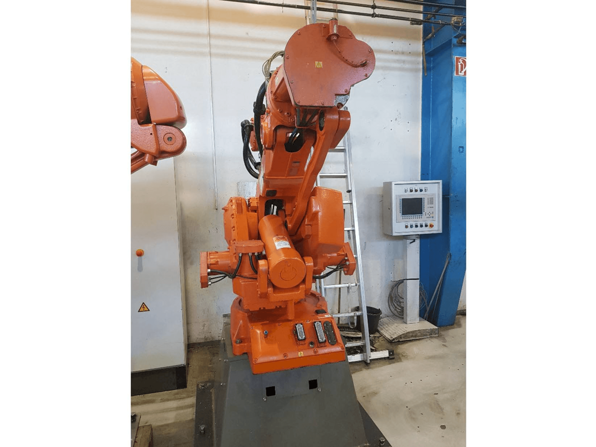 Vista Frontal da ABB IRB 6400 RM 2000 máquina