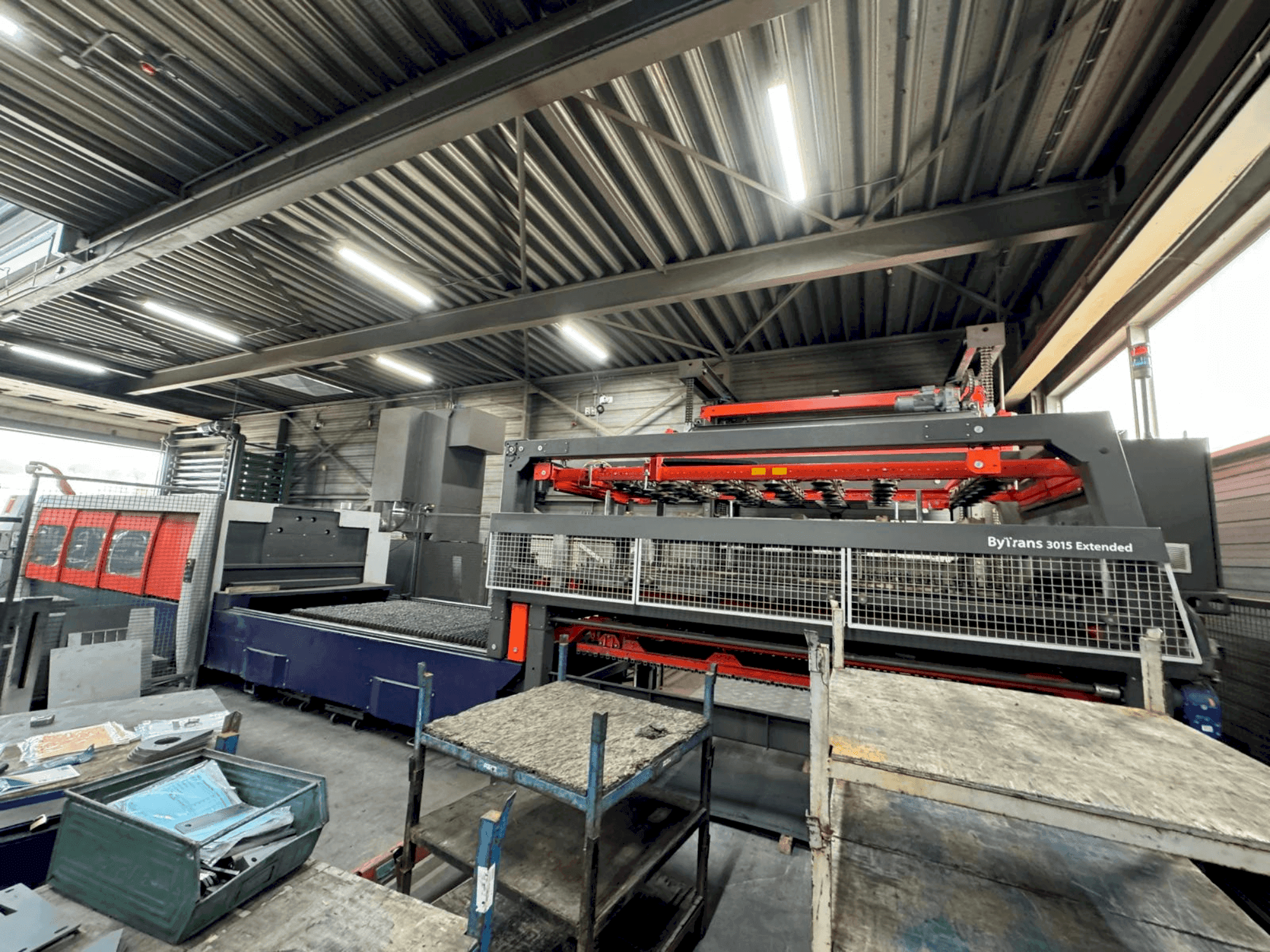 Vista Frontal da Bystronic Bytower 3015 + Bytrans Extended 3015 máquina