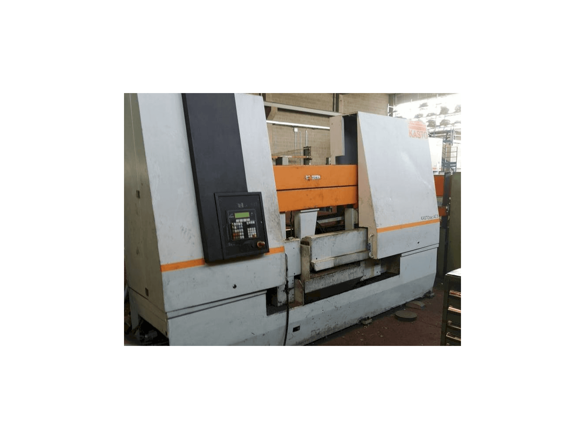 Vista Lateral Esquerda da KASTO AC5 máquina