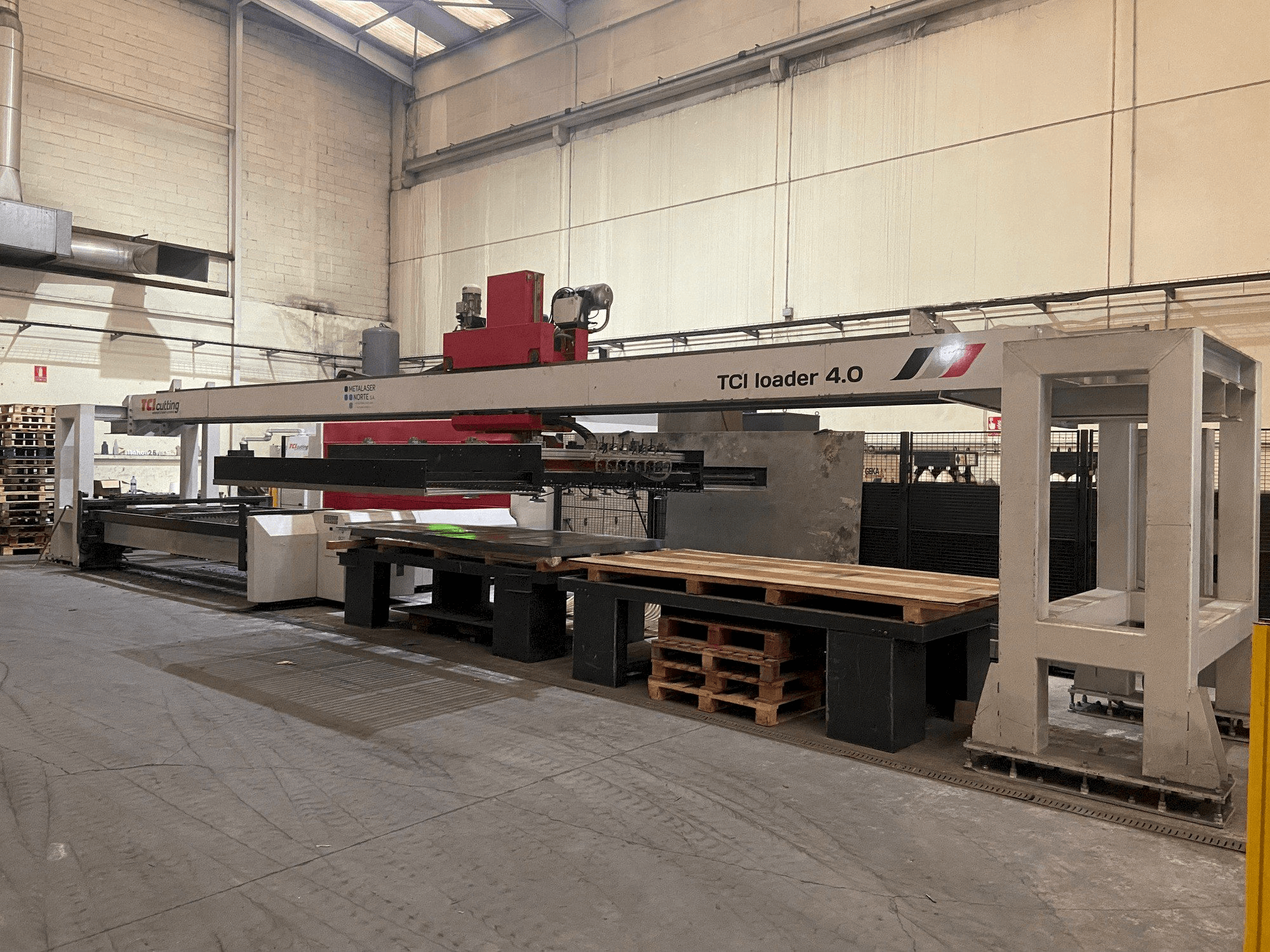 Vista Frontal da TCI Smartline Fiber 4020 máquina